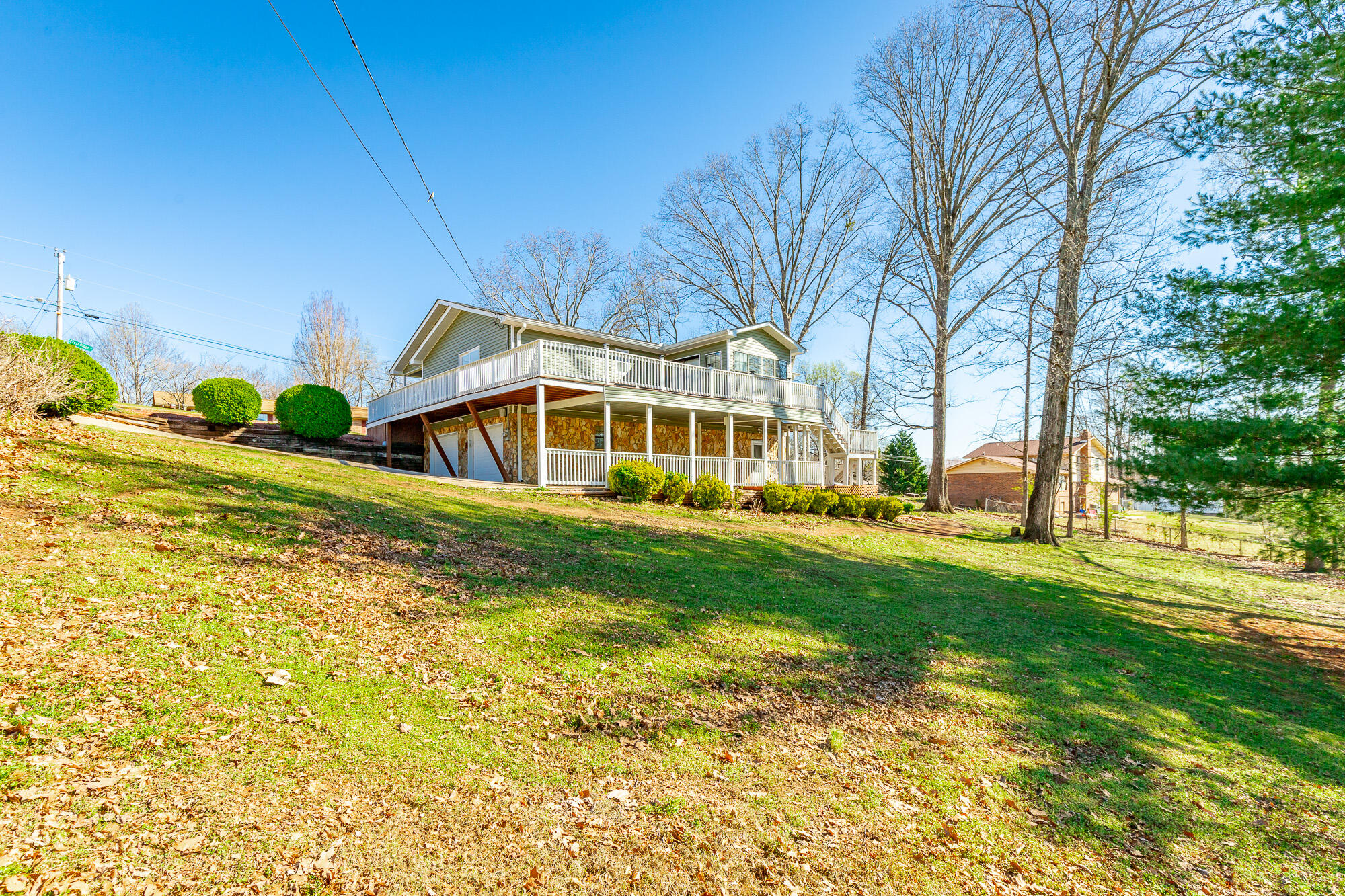 734 Crestridge Drive