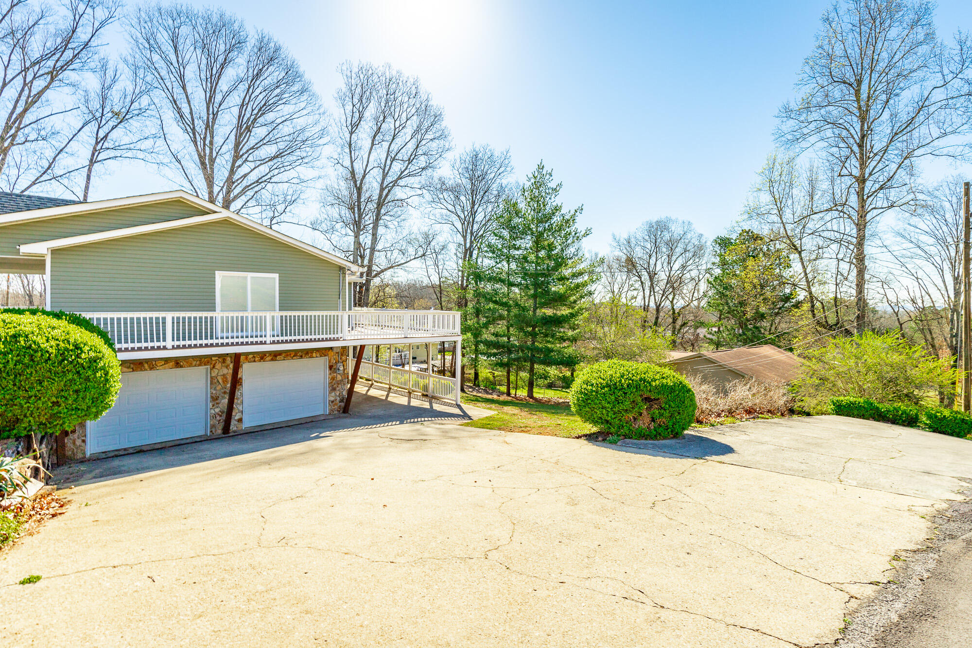 734 Crestridge Drive