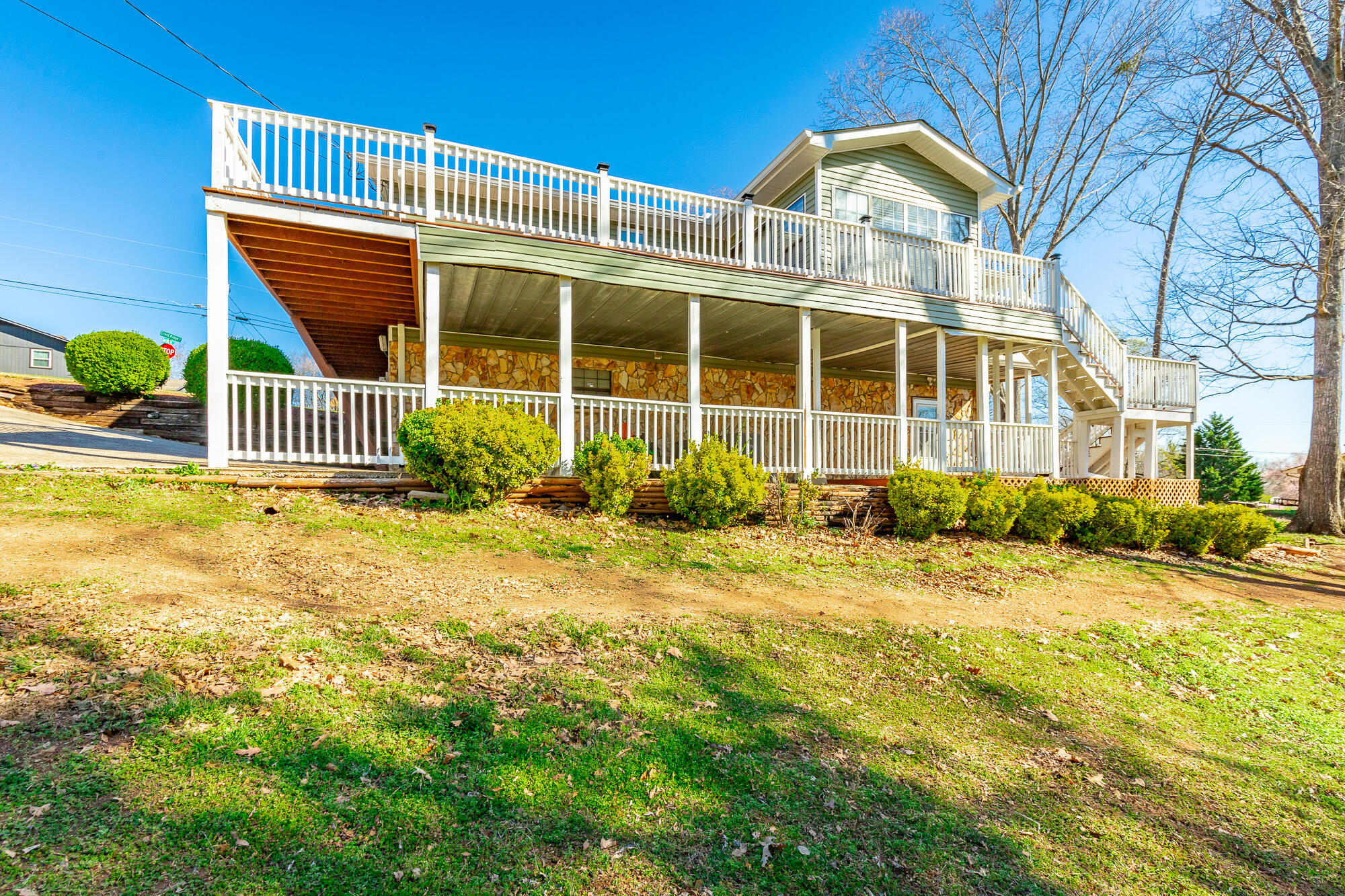 734 Crestridge Drive