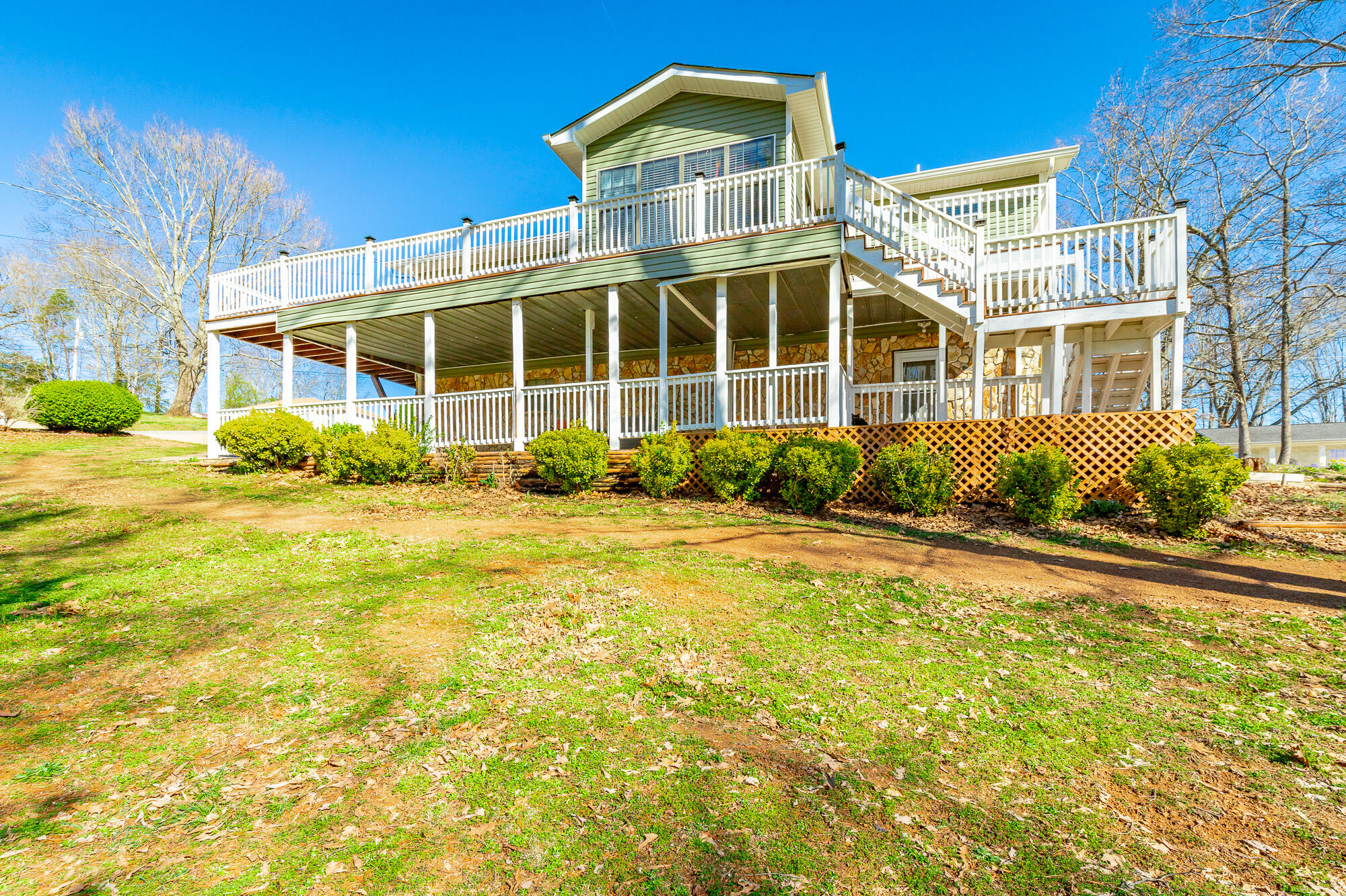 734 Crestridge Drive