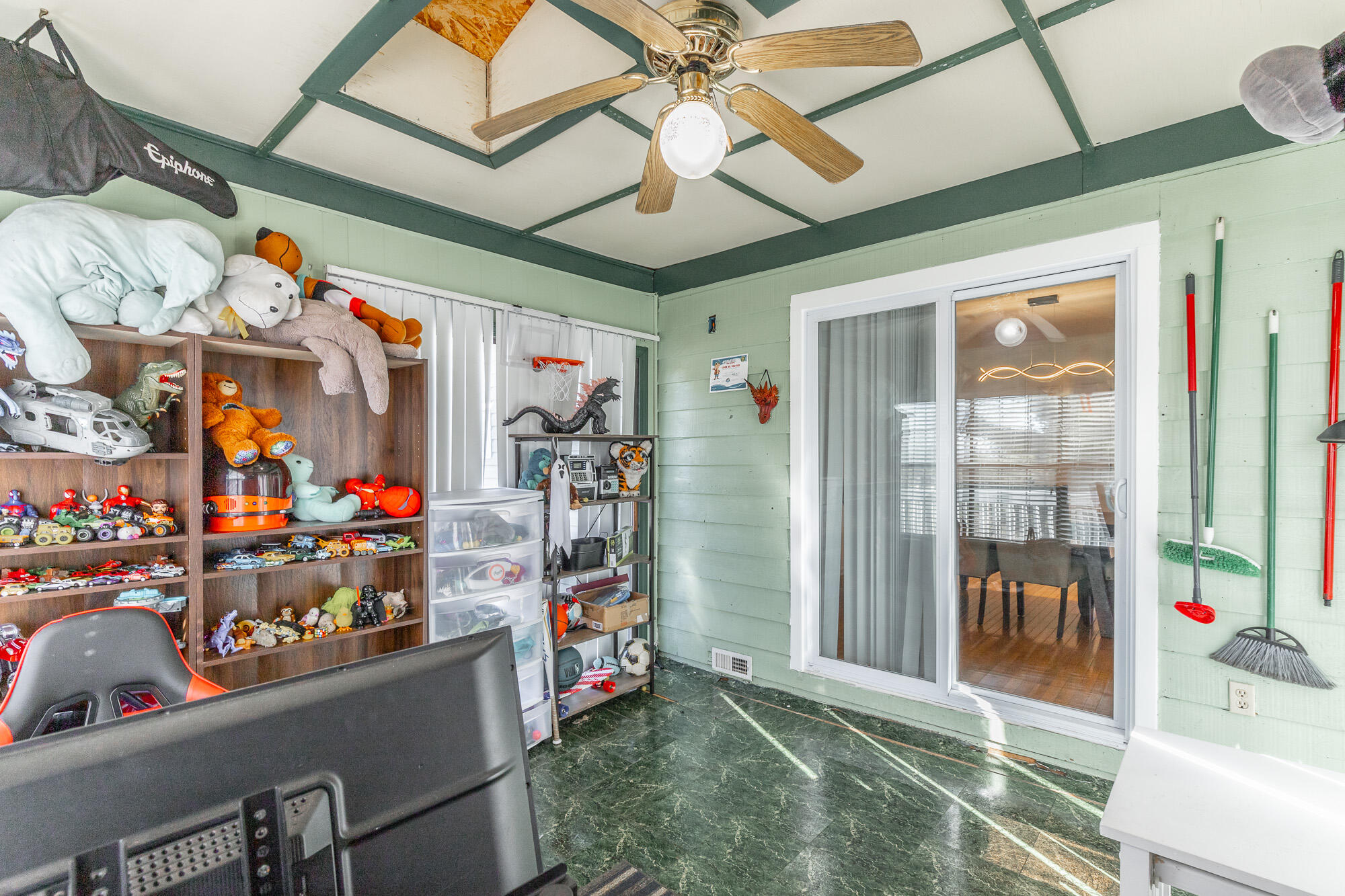 734 Crestridge Drive