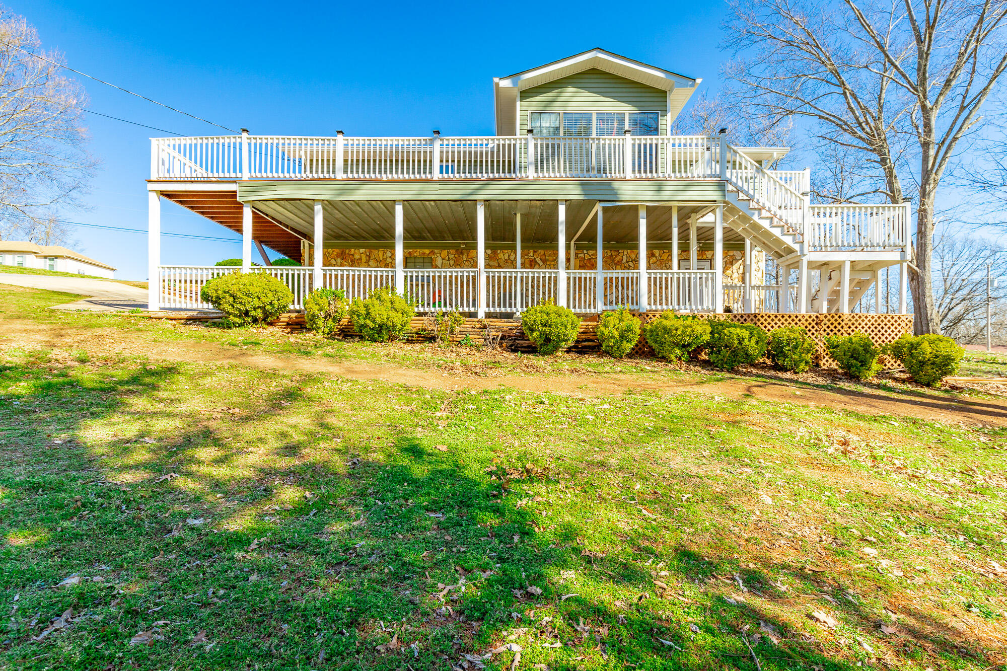 734 Crestridge Drive