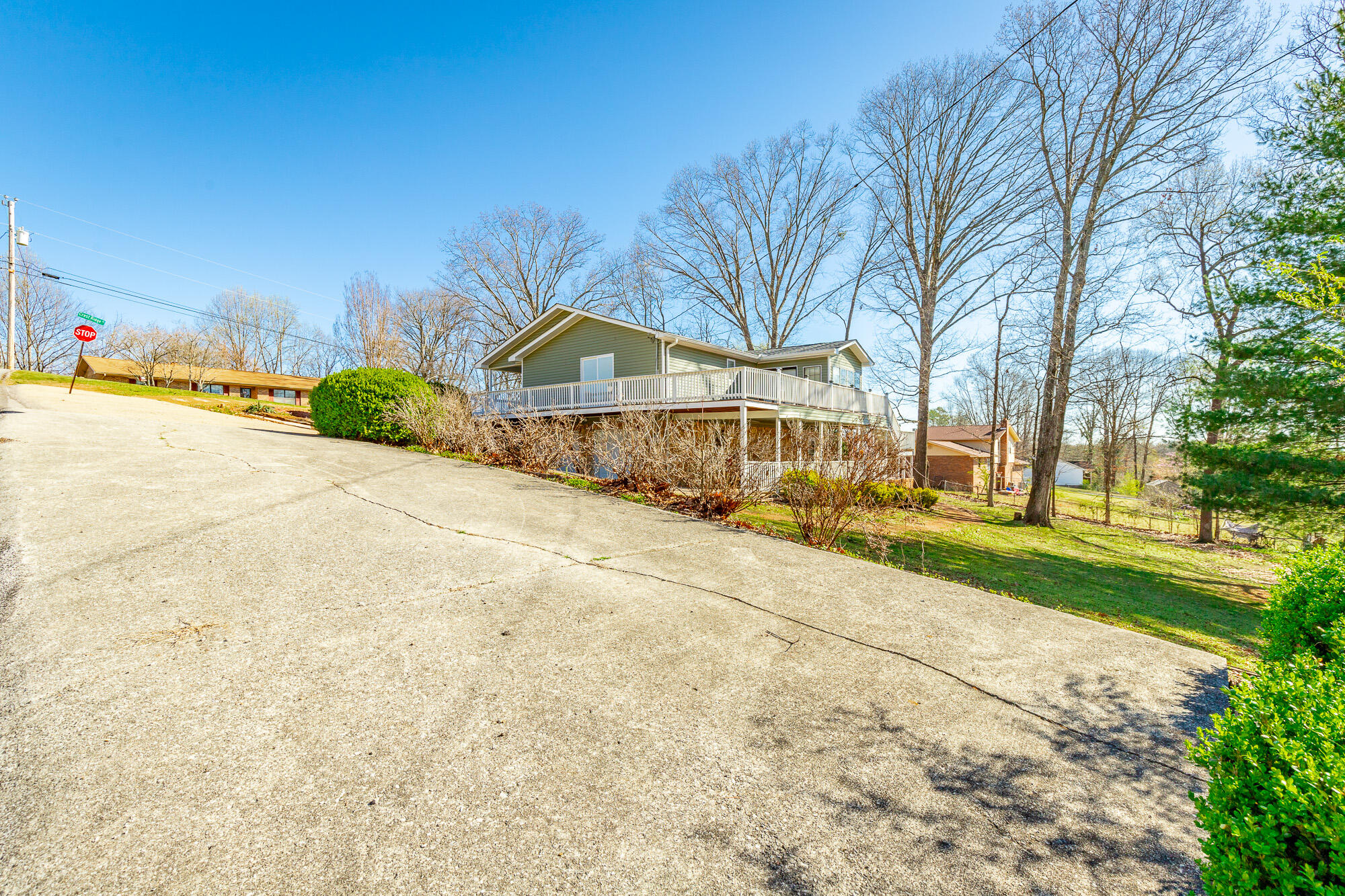 734 Crestridge Drive