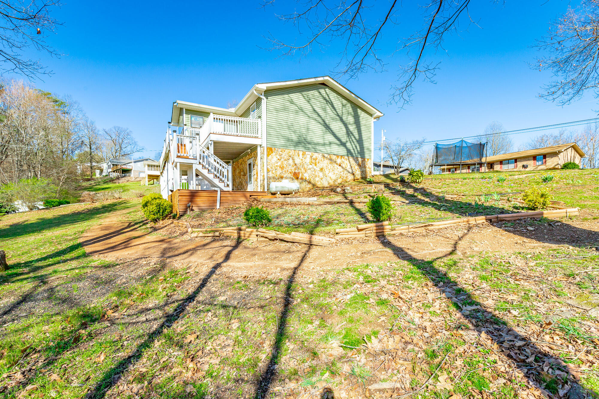 734 Crestridge Drive