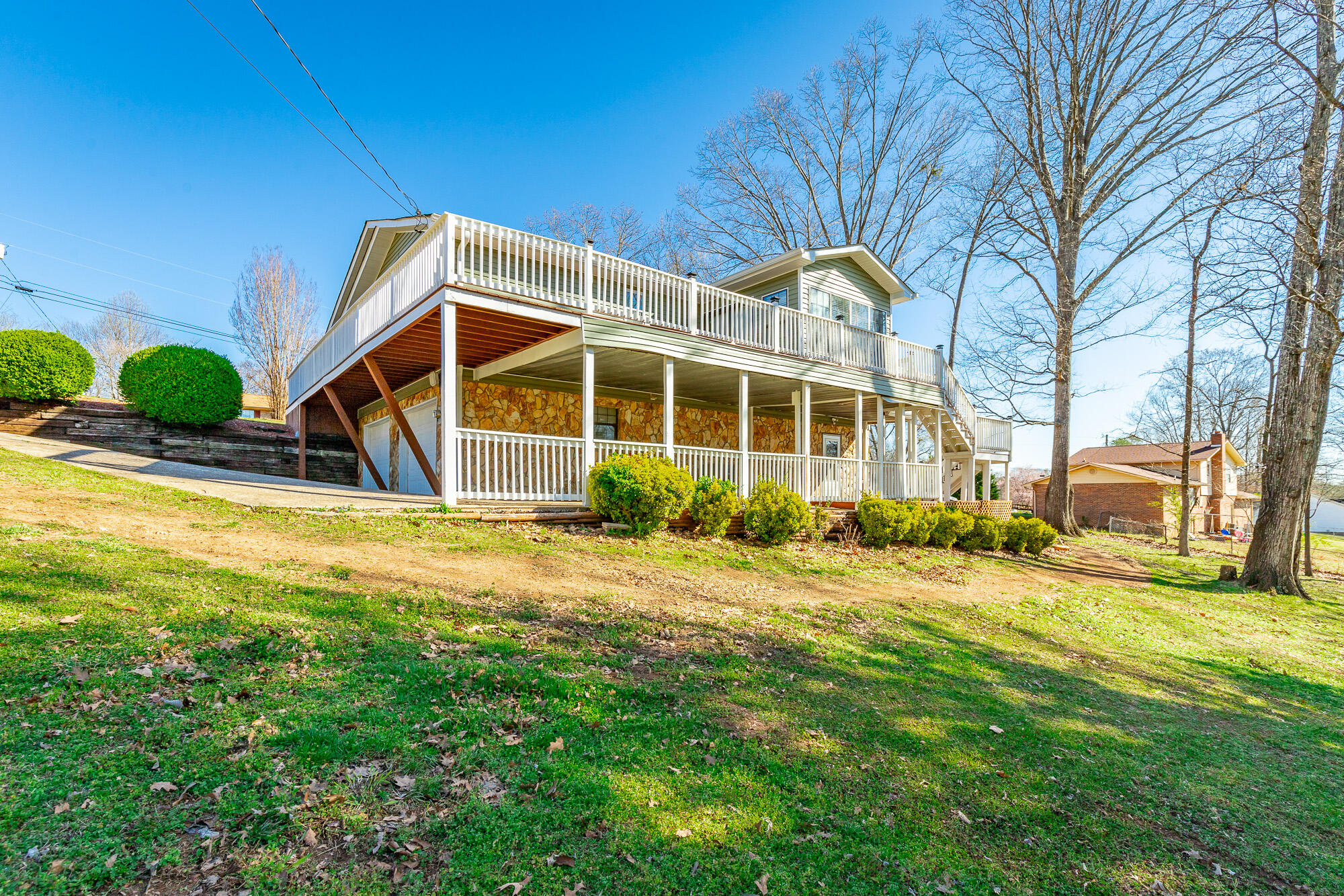 734 Crestridge Drive