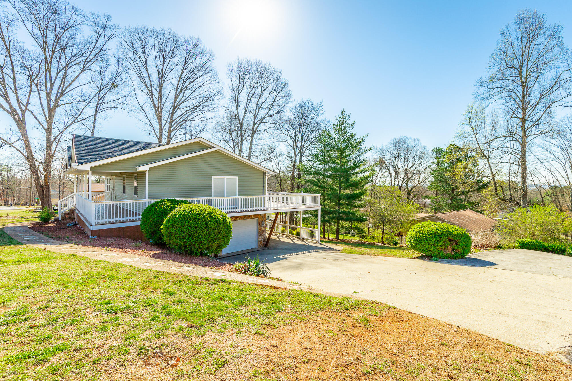 734 Crestridge Drive