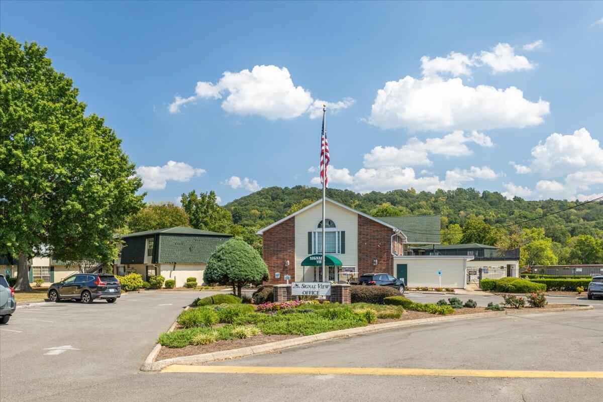900 Mountain Creek Road, 208