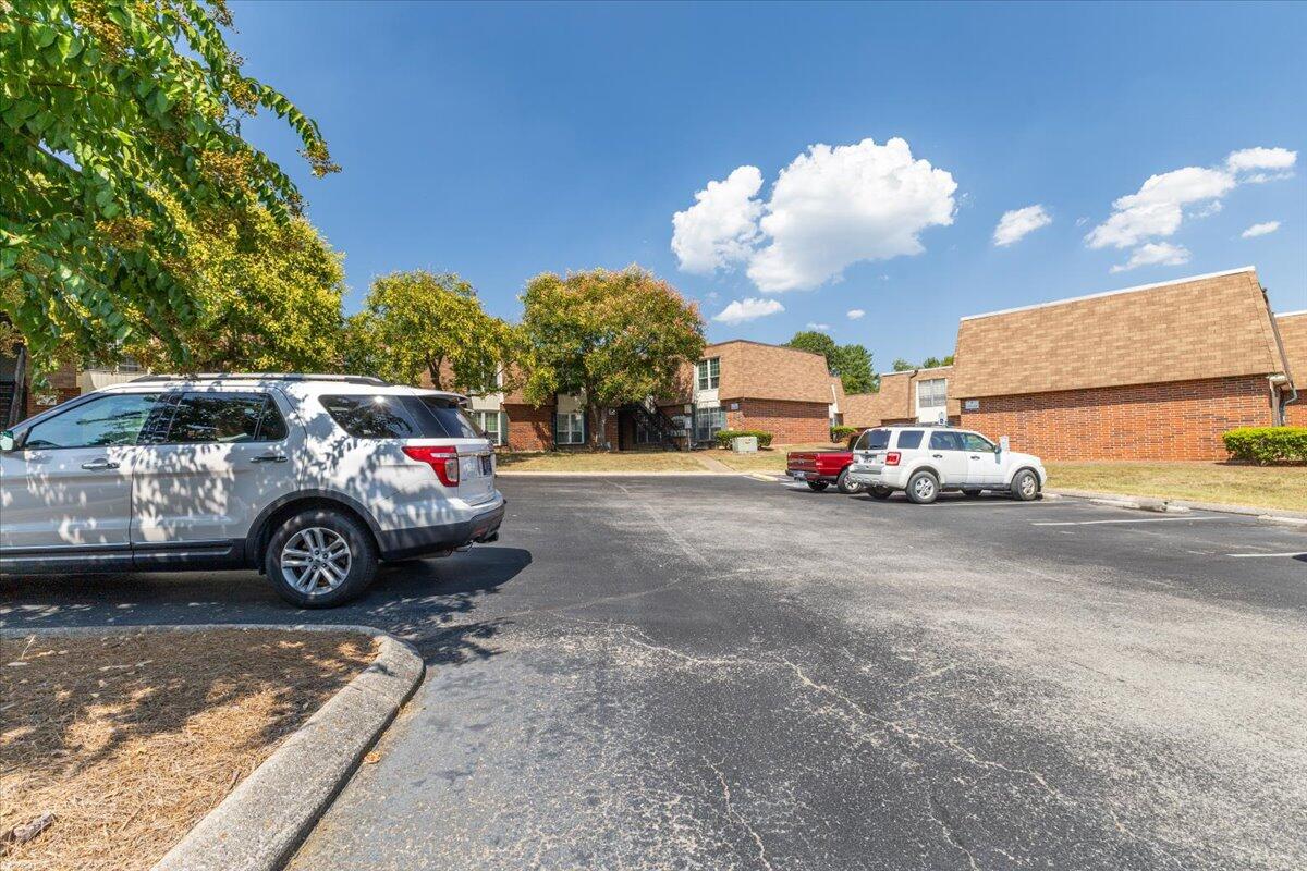 900 Mountain Creek Road, 208
