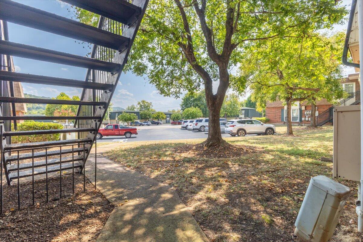 900 Mountain Creek Road, 208