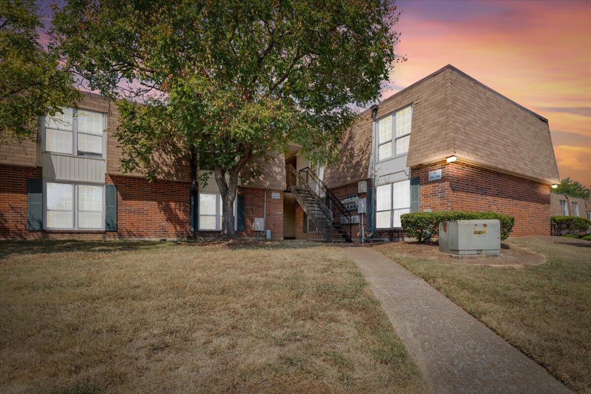 900 Mountain Creek Road, 208