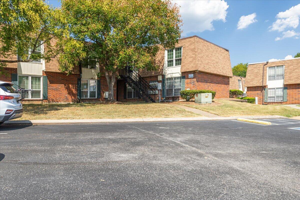 900 Mountain Creek Road, 208