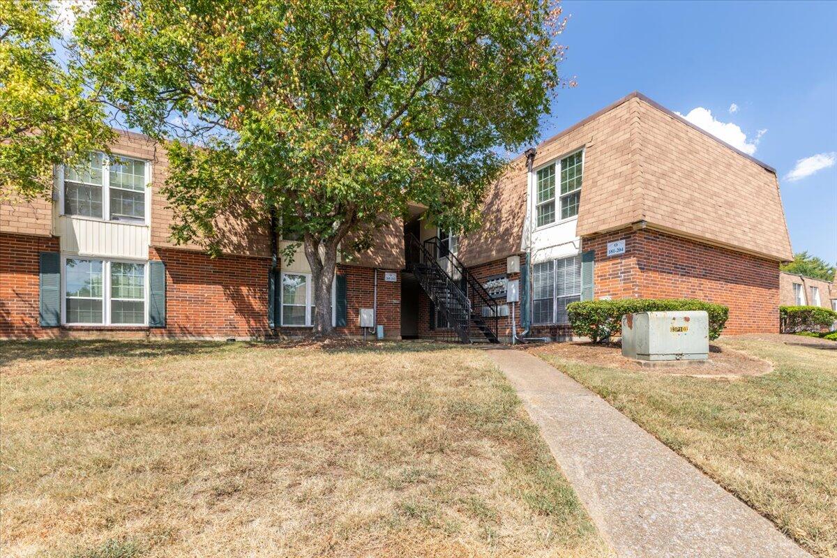 900 Mountain Creek Road, 208