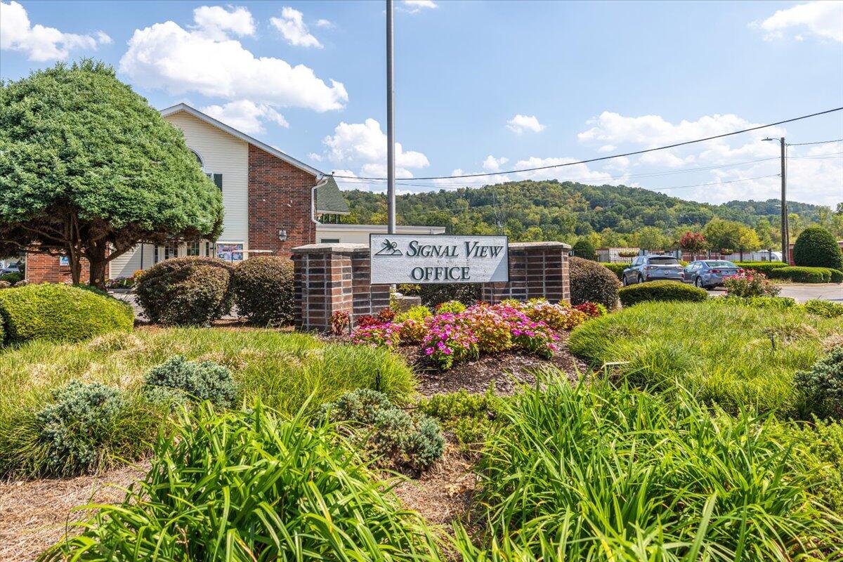 900 Mountain Creek Road, 208