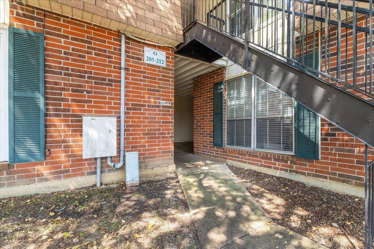 900 Mountain Creek Road, 208