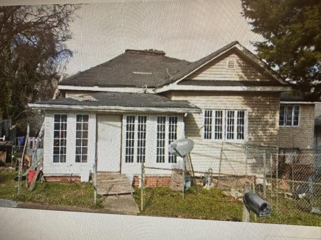 907 Summer Street