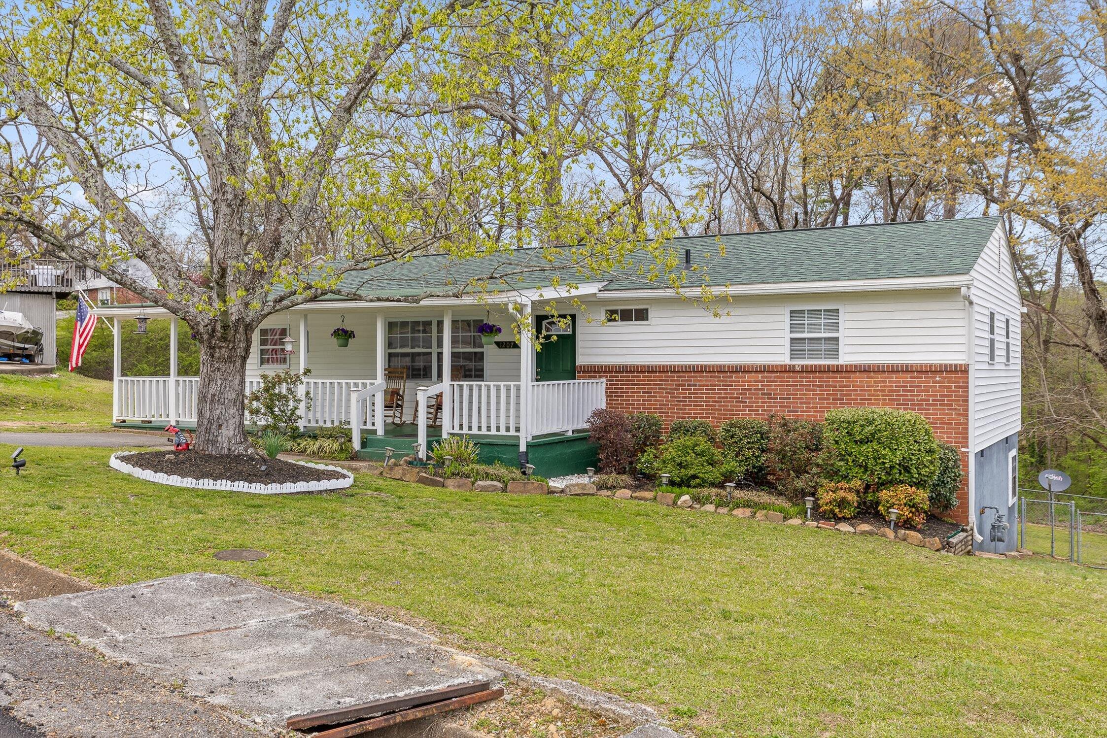 1207 Northern Hills Road