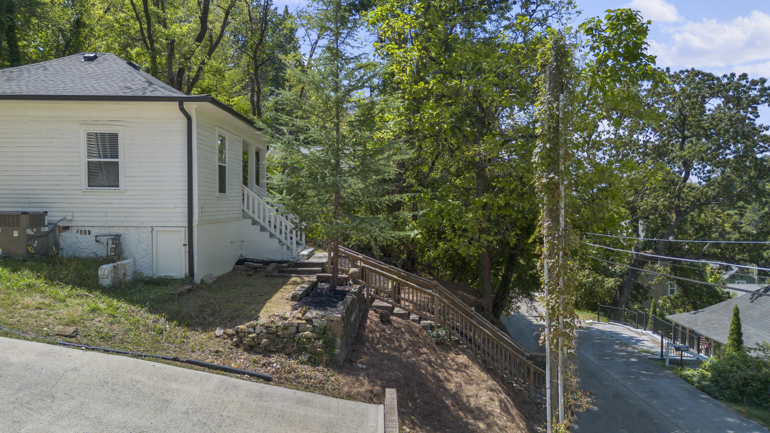 418 Thompson Street