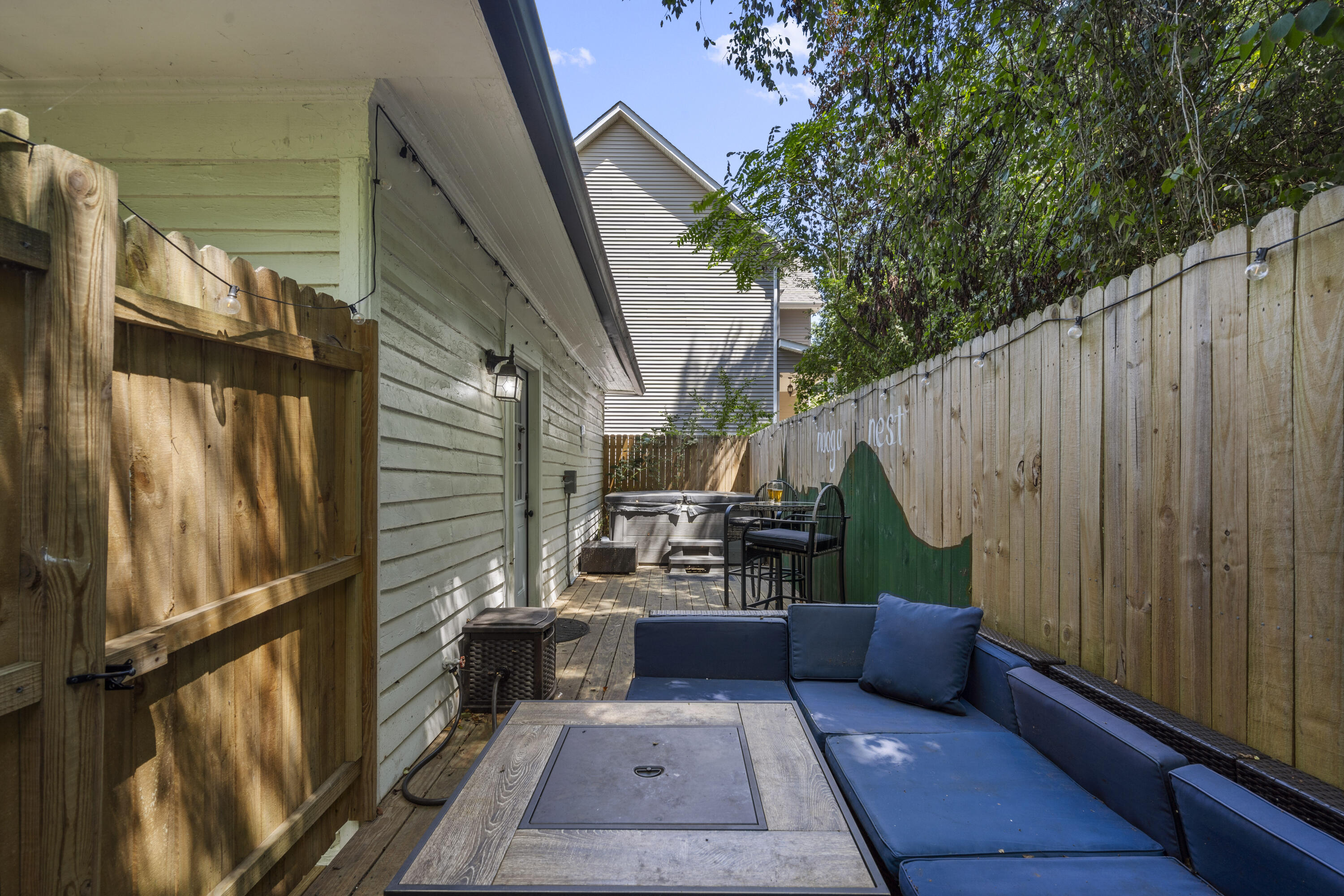 418 Thompson Street