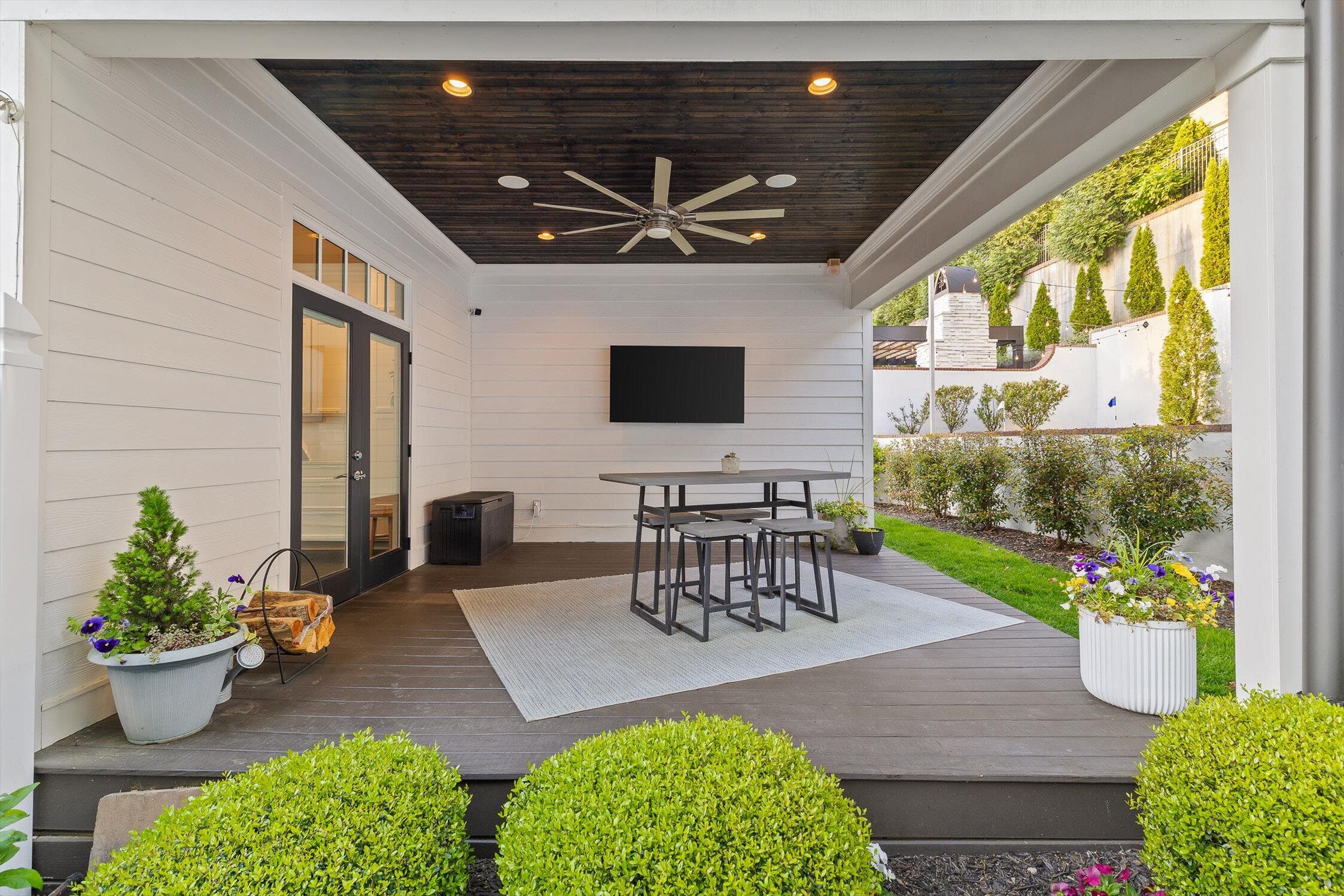 1704 Knickerbocker Avenue