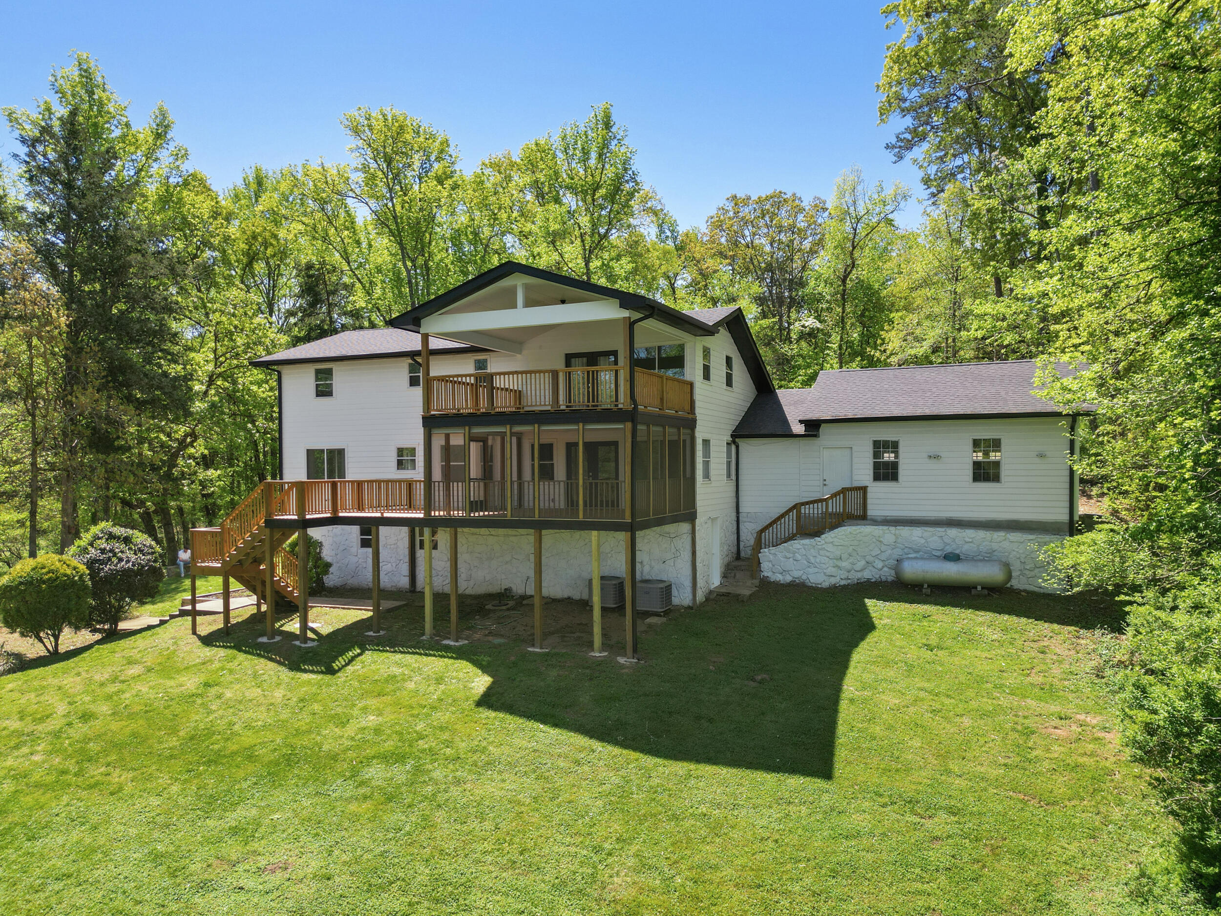 5723 Island View Drive