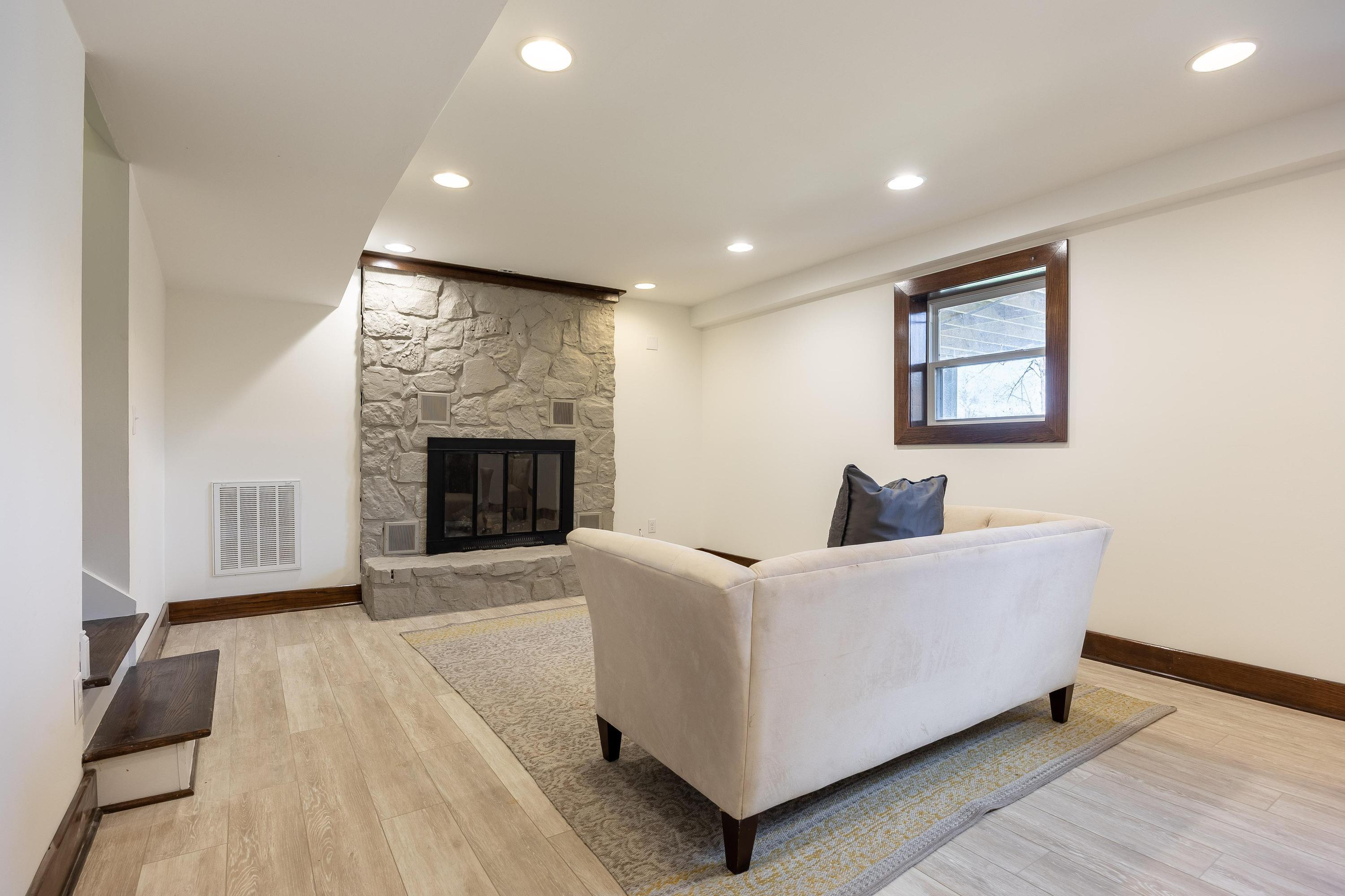 5723 Island View Drive