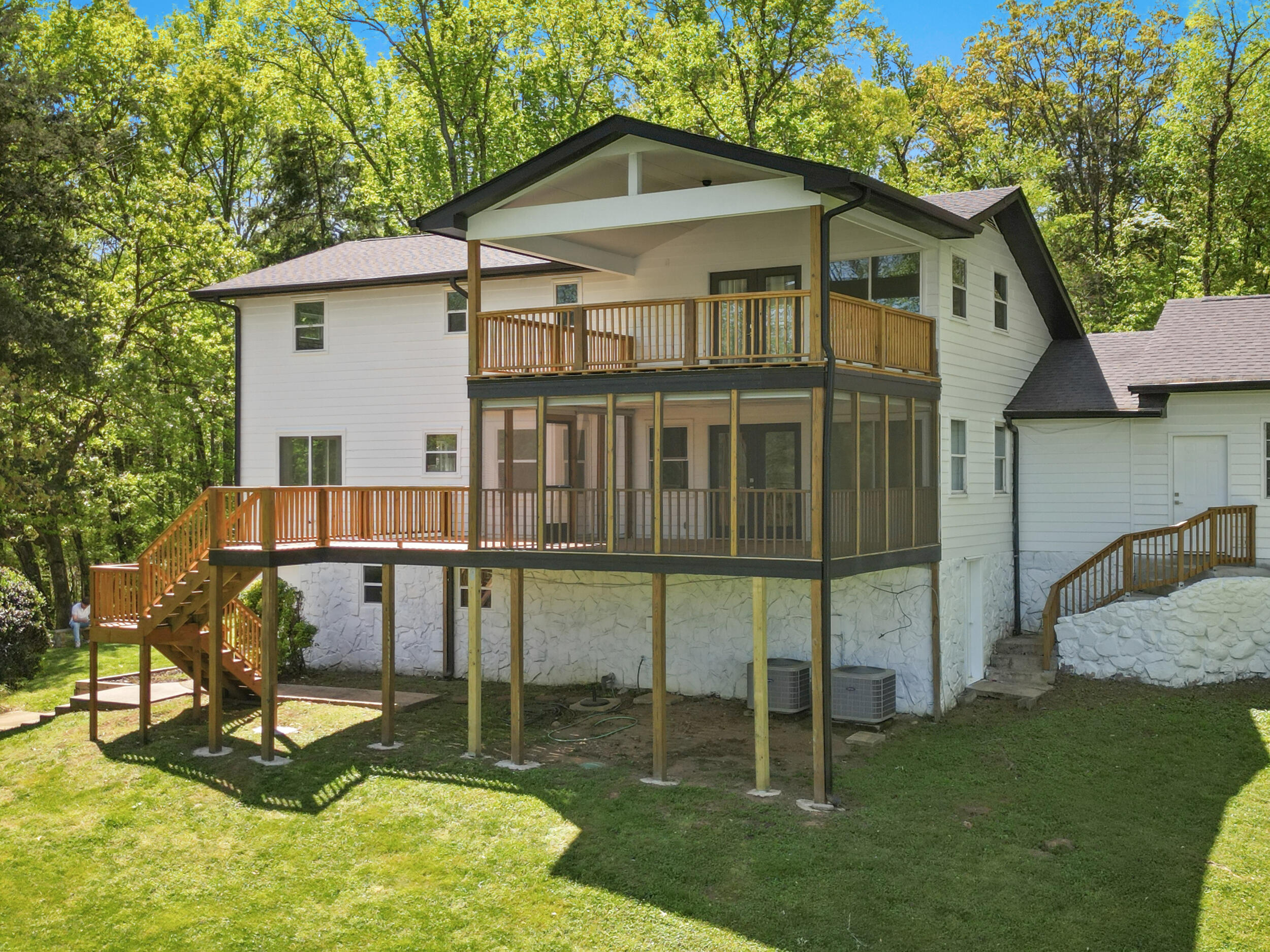 5723 Island View Drive
