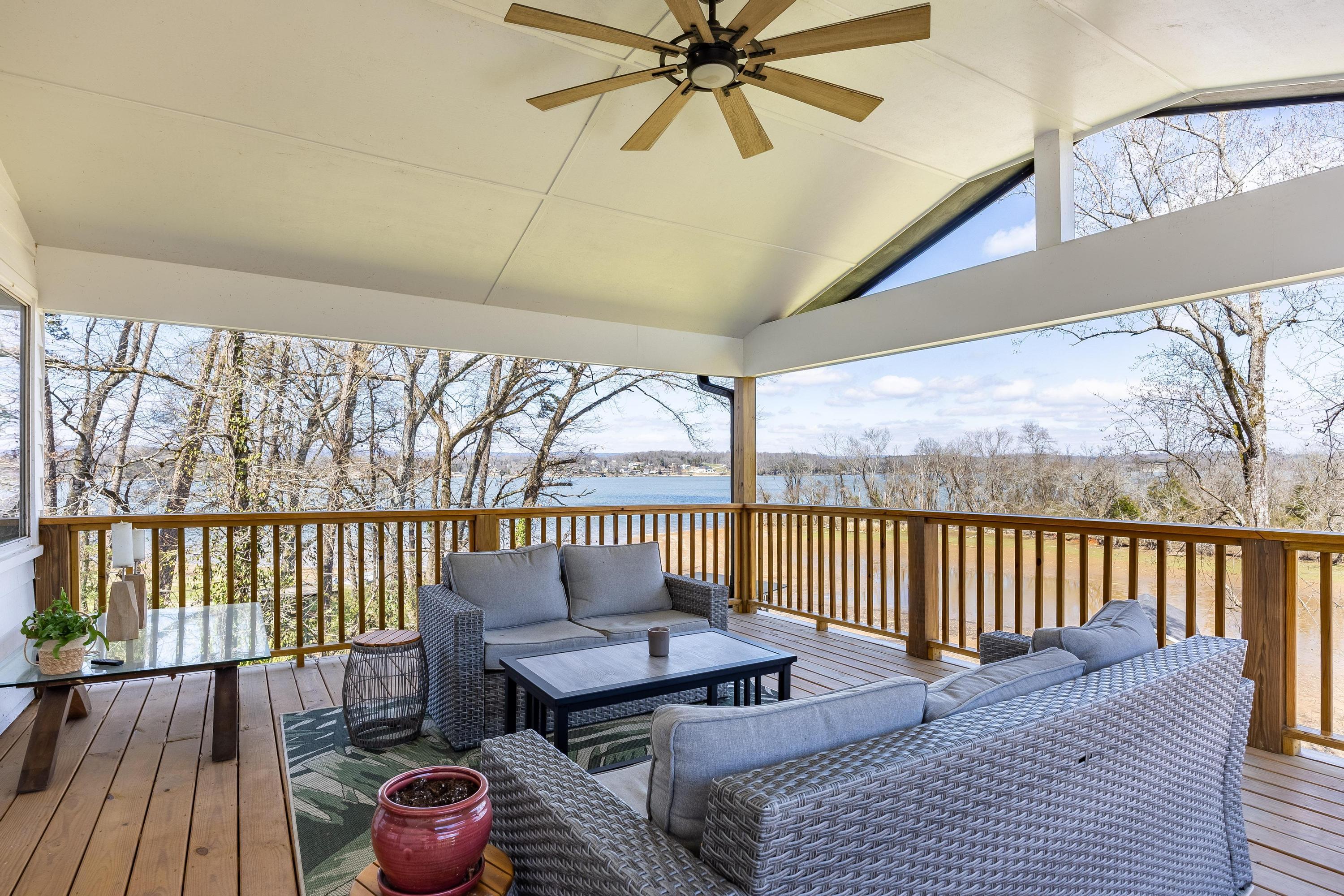 5723 Island View Drive