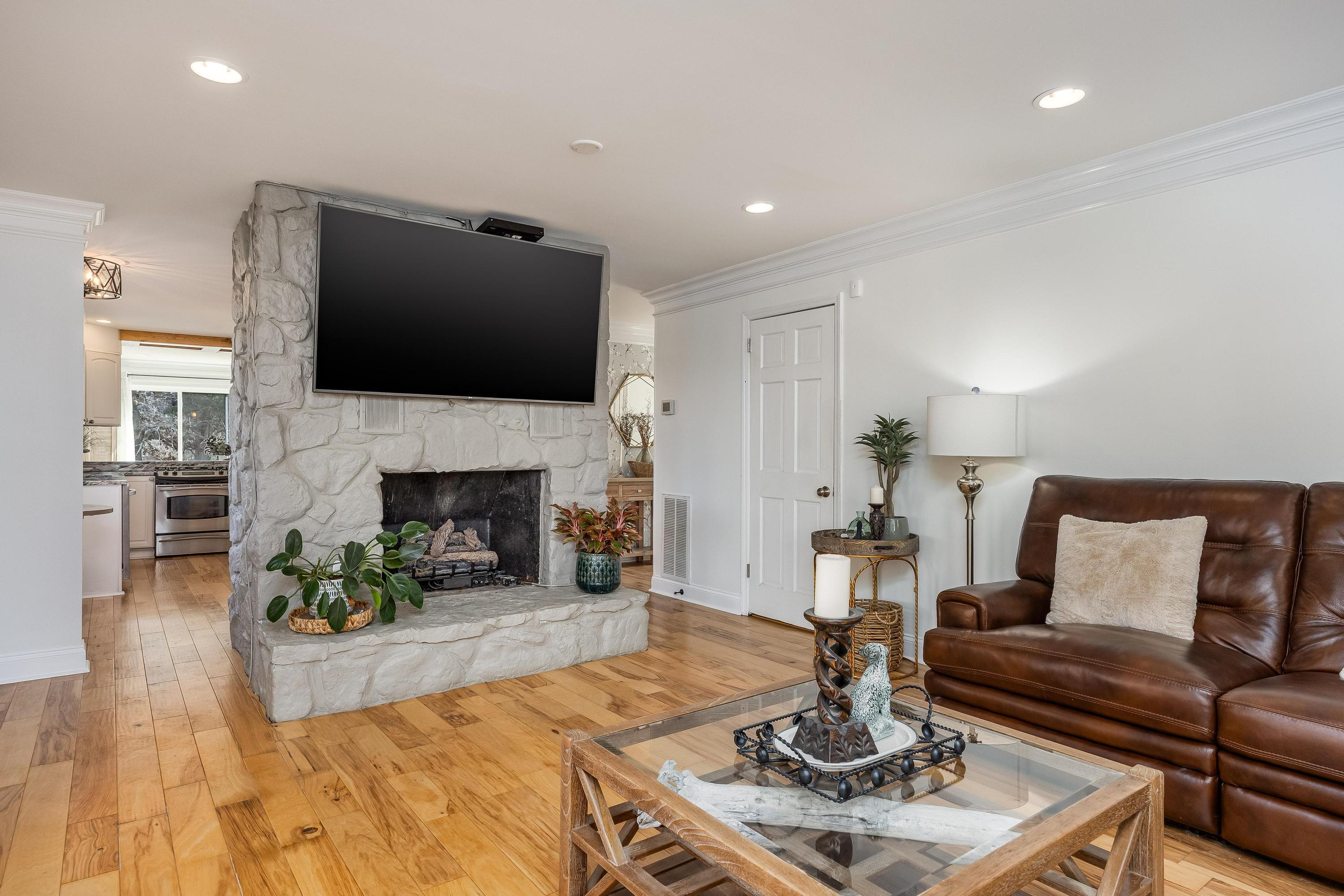 5723 Island View Drive