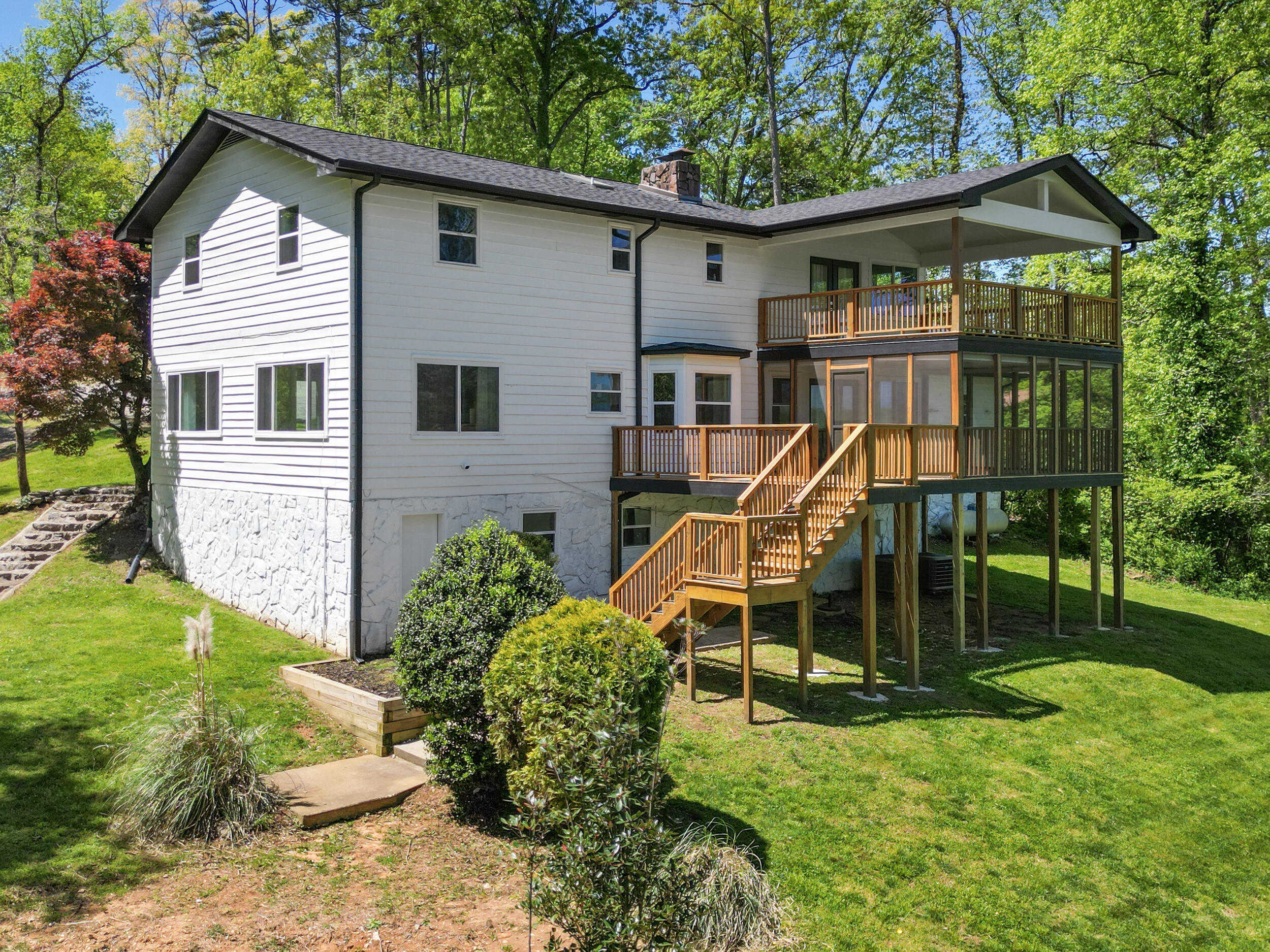 5723 Island View Drive