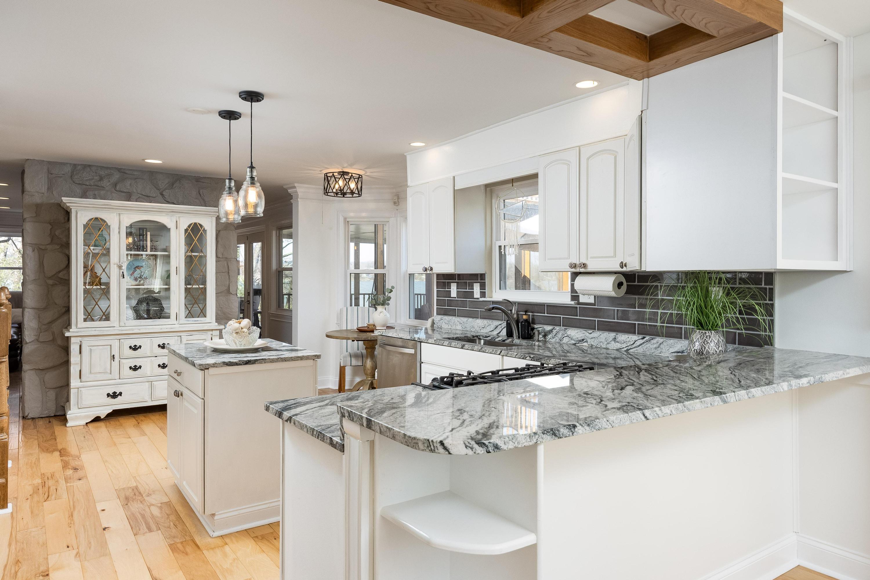 5723 Island View Drive