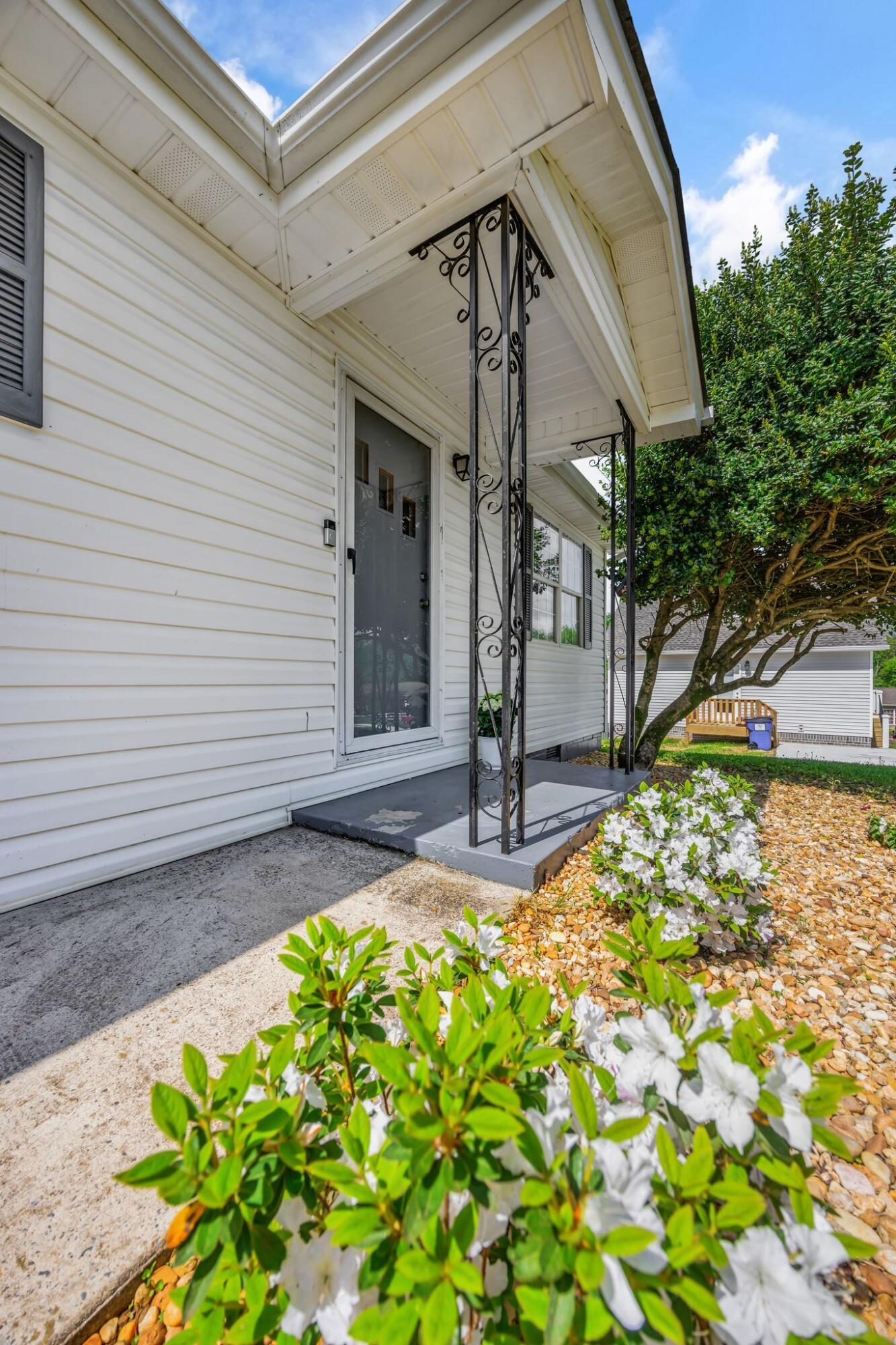 416 Cliff Drive SE