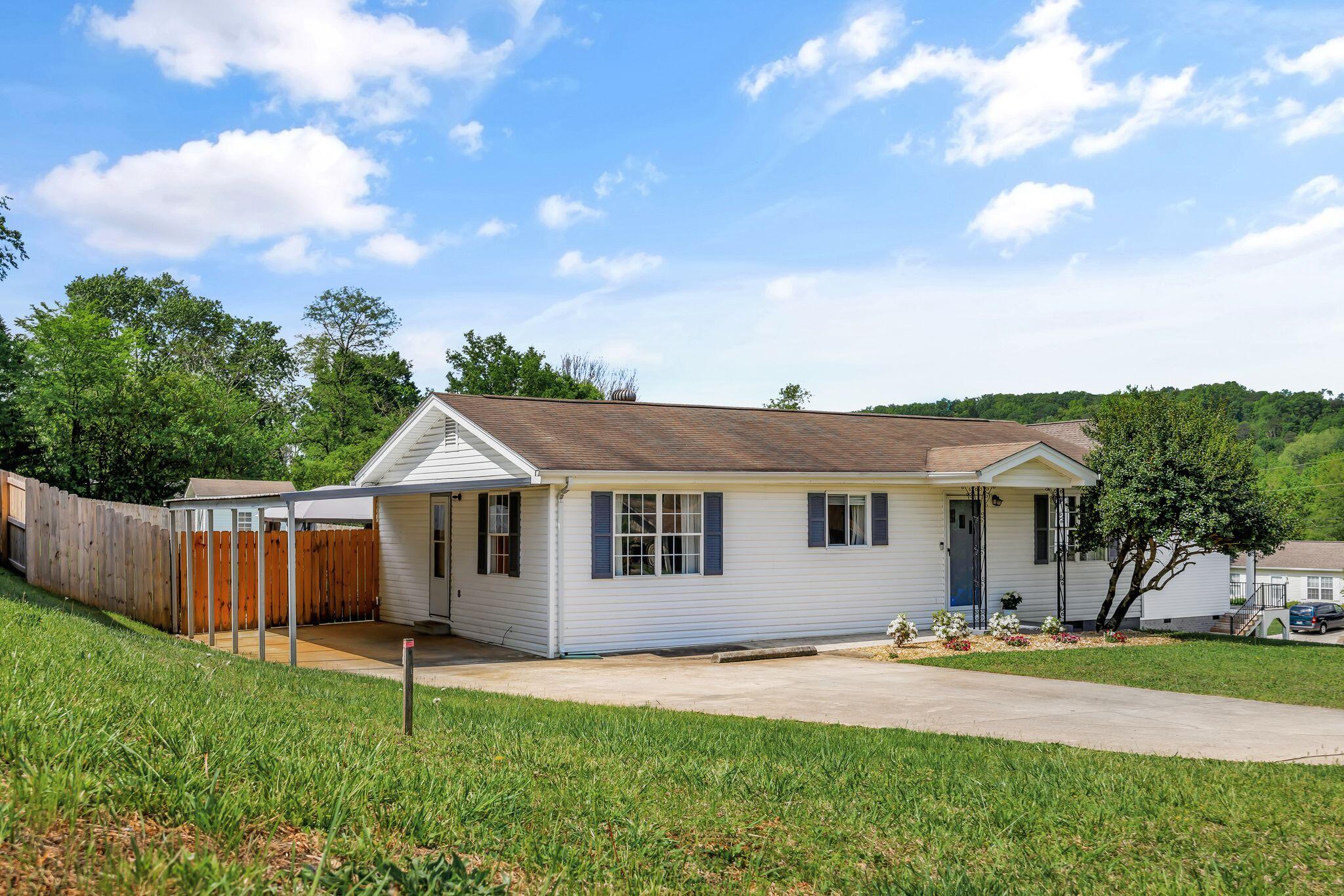 416 Cliff Drive SE