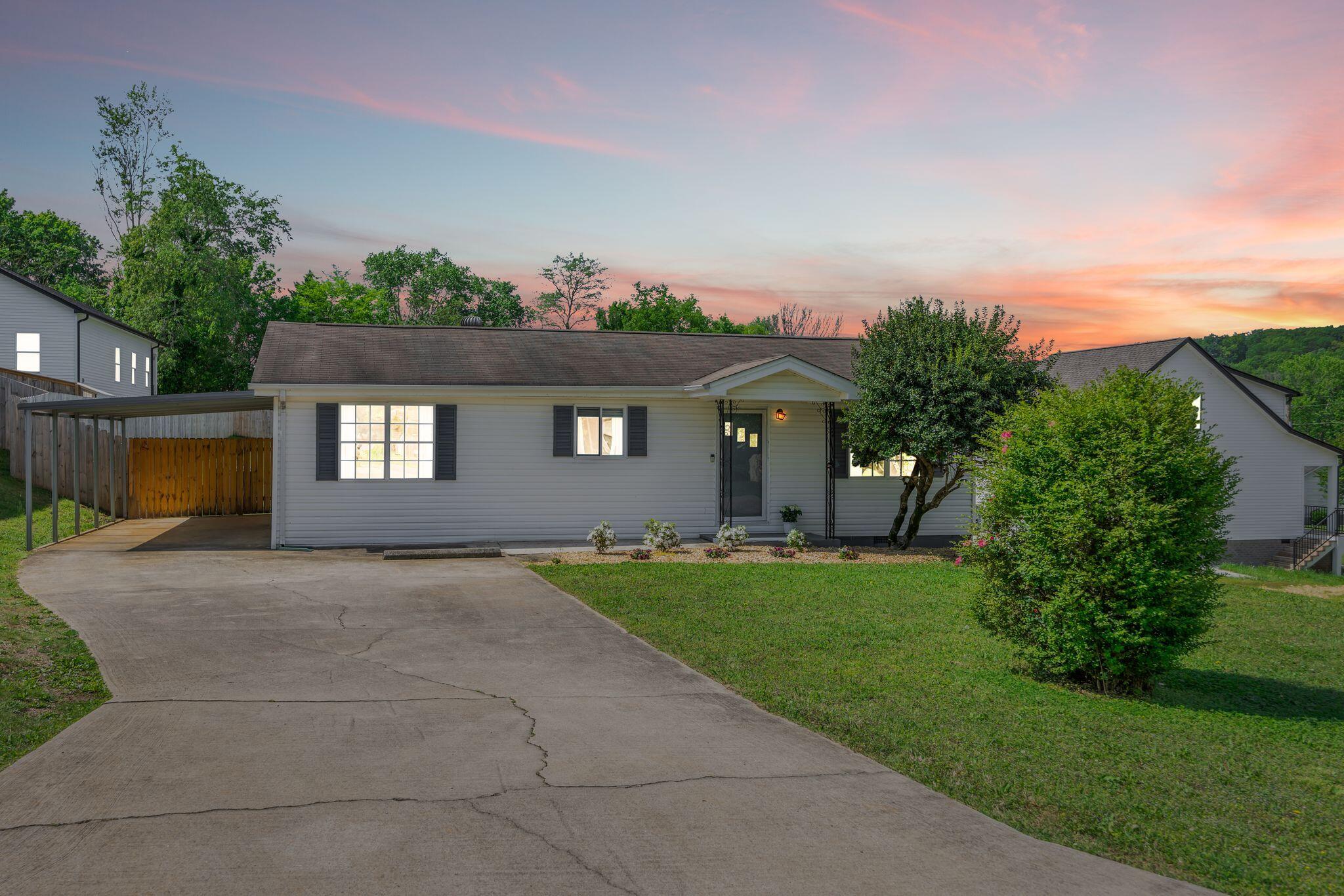 416 Cliff Drive SE
