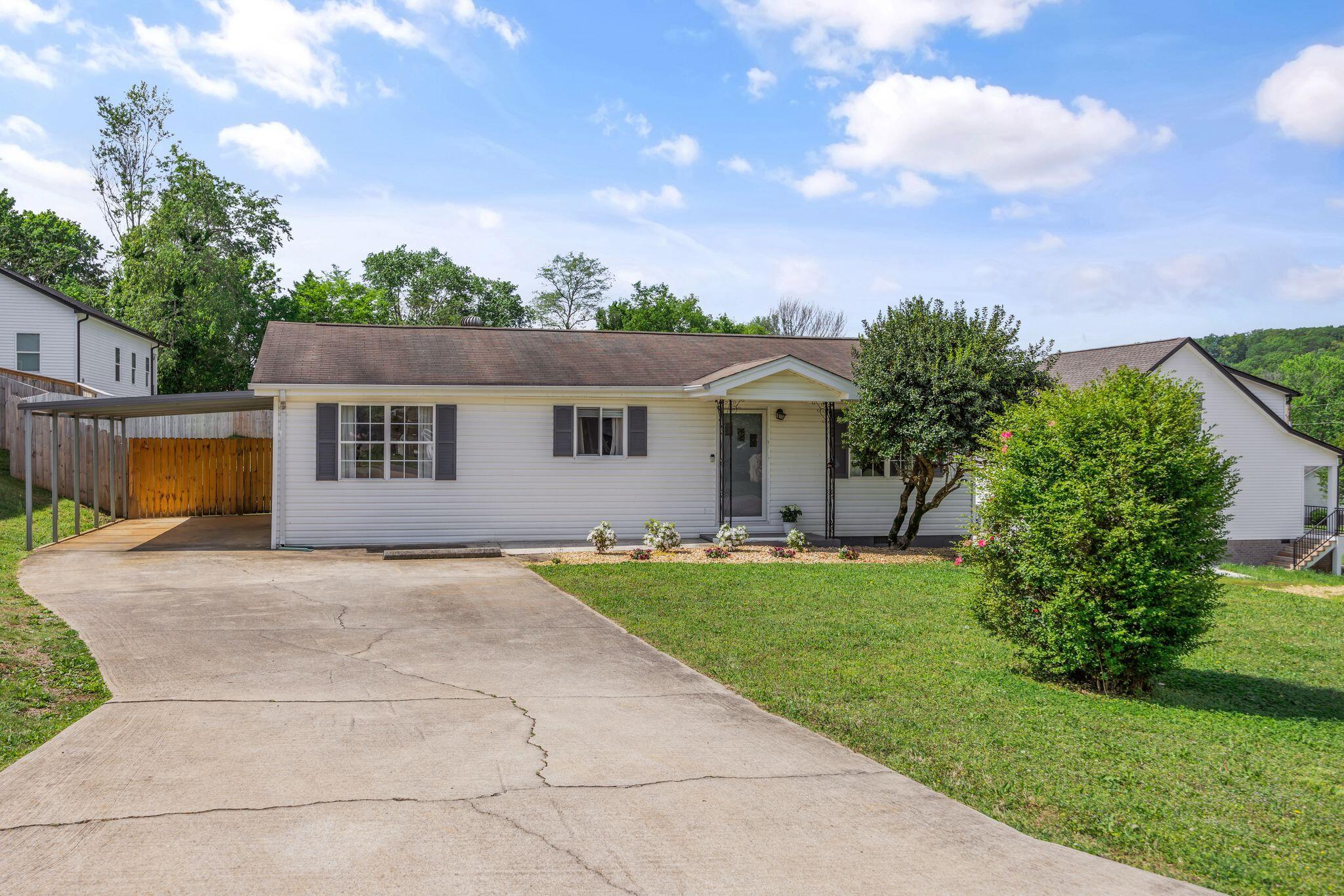 416 Cliff Drive SE