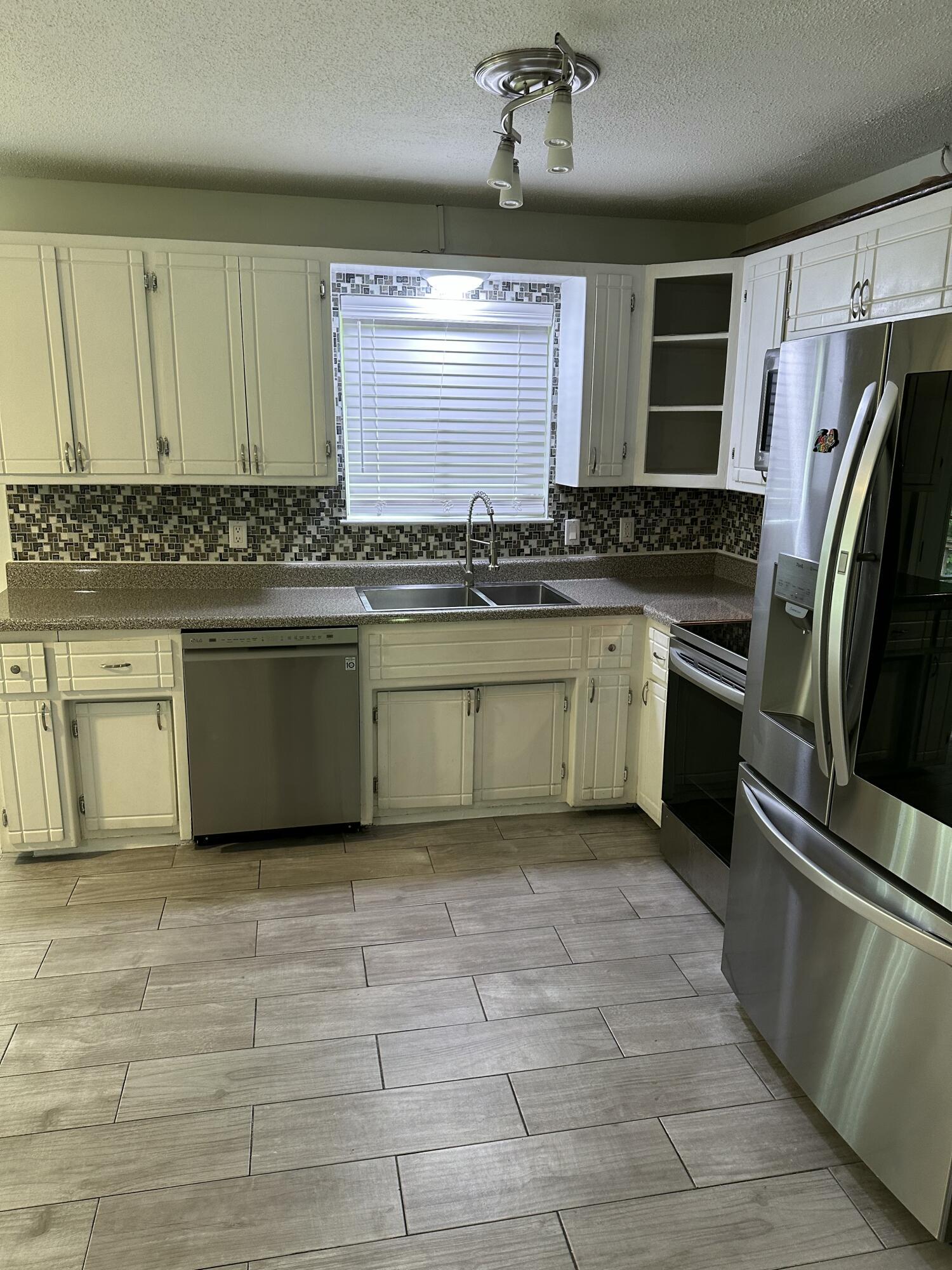 2514 Maplewood Drive