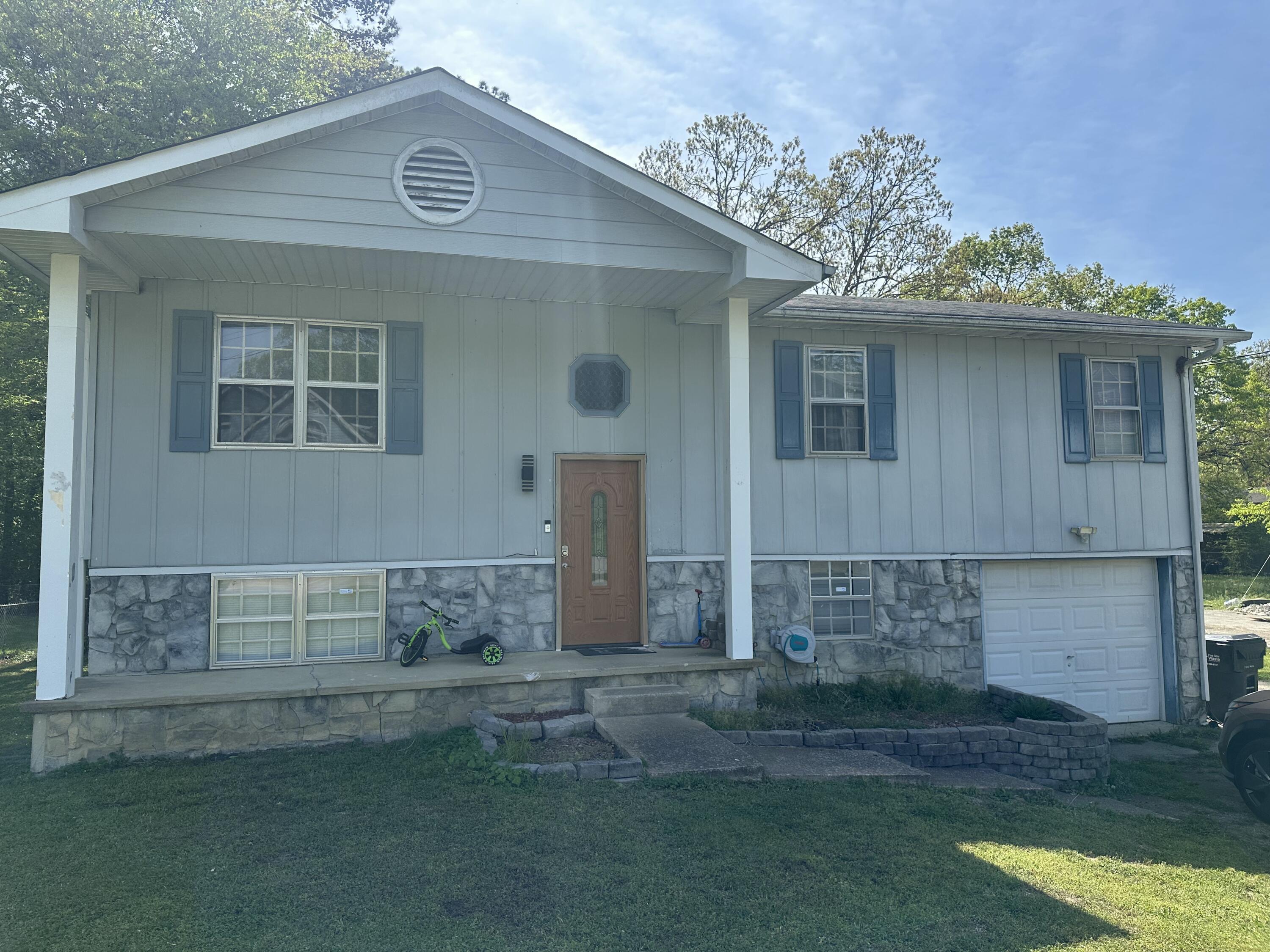 2514 Maplewood Drive