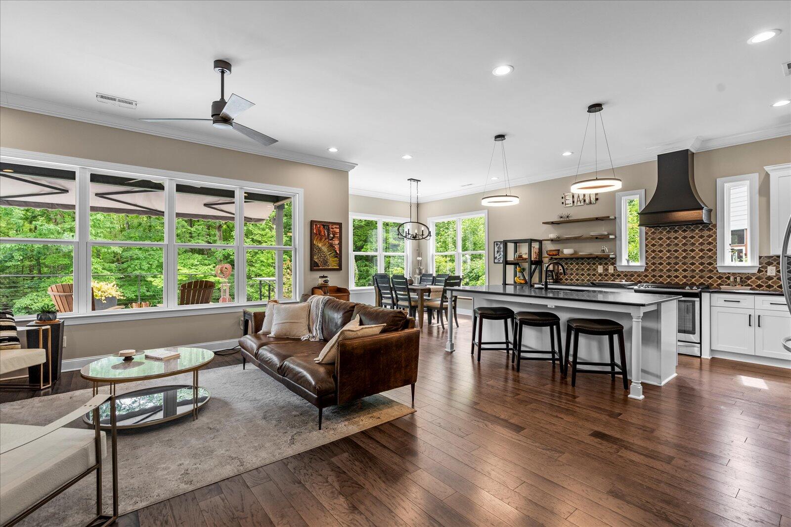 1712 Seven Pines Lane