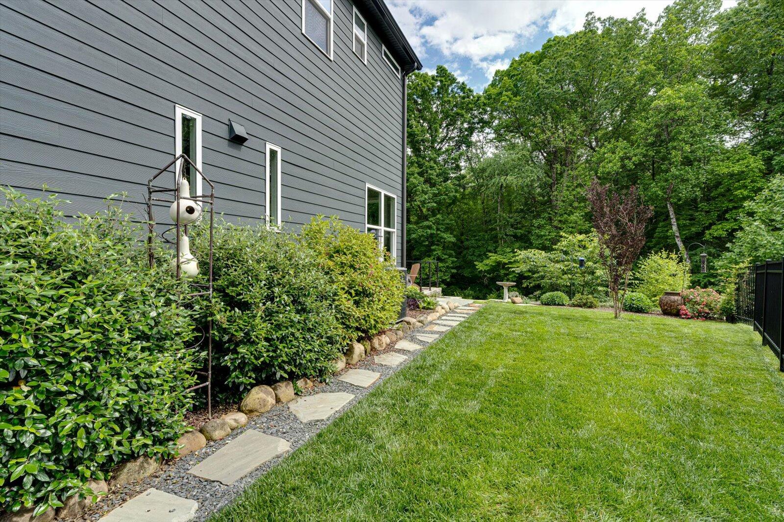 1712 Seven Pines Lane