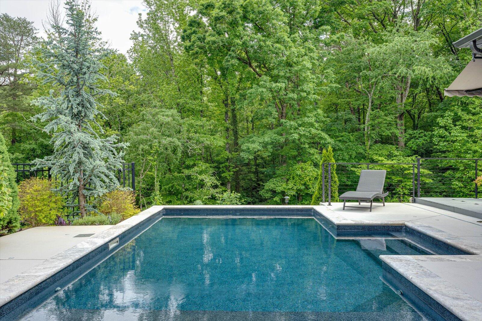 1712 Seven Pines Lane