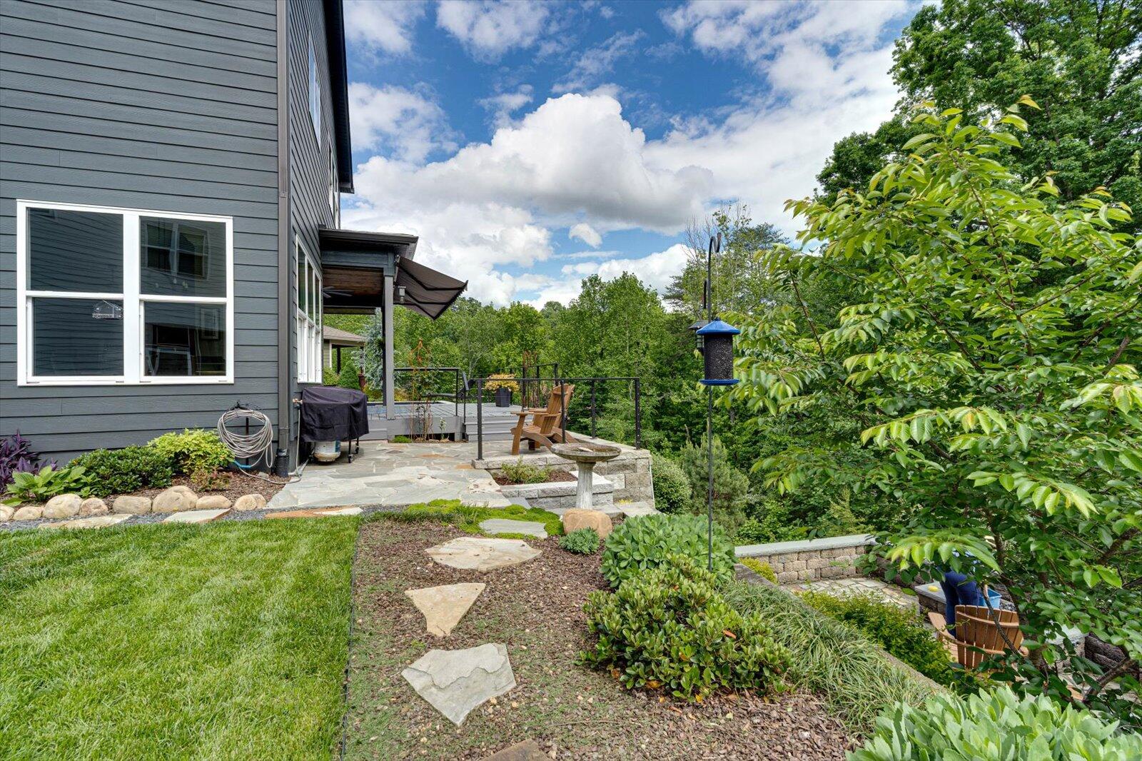 1712 Seven Pines Lane