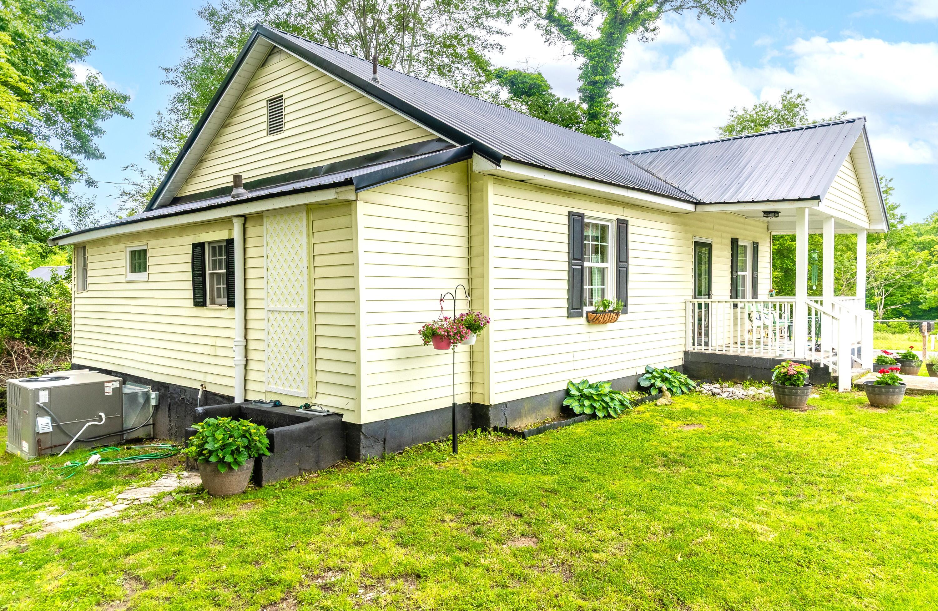 301 Cedar Street, LaFayette