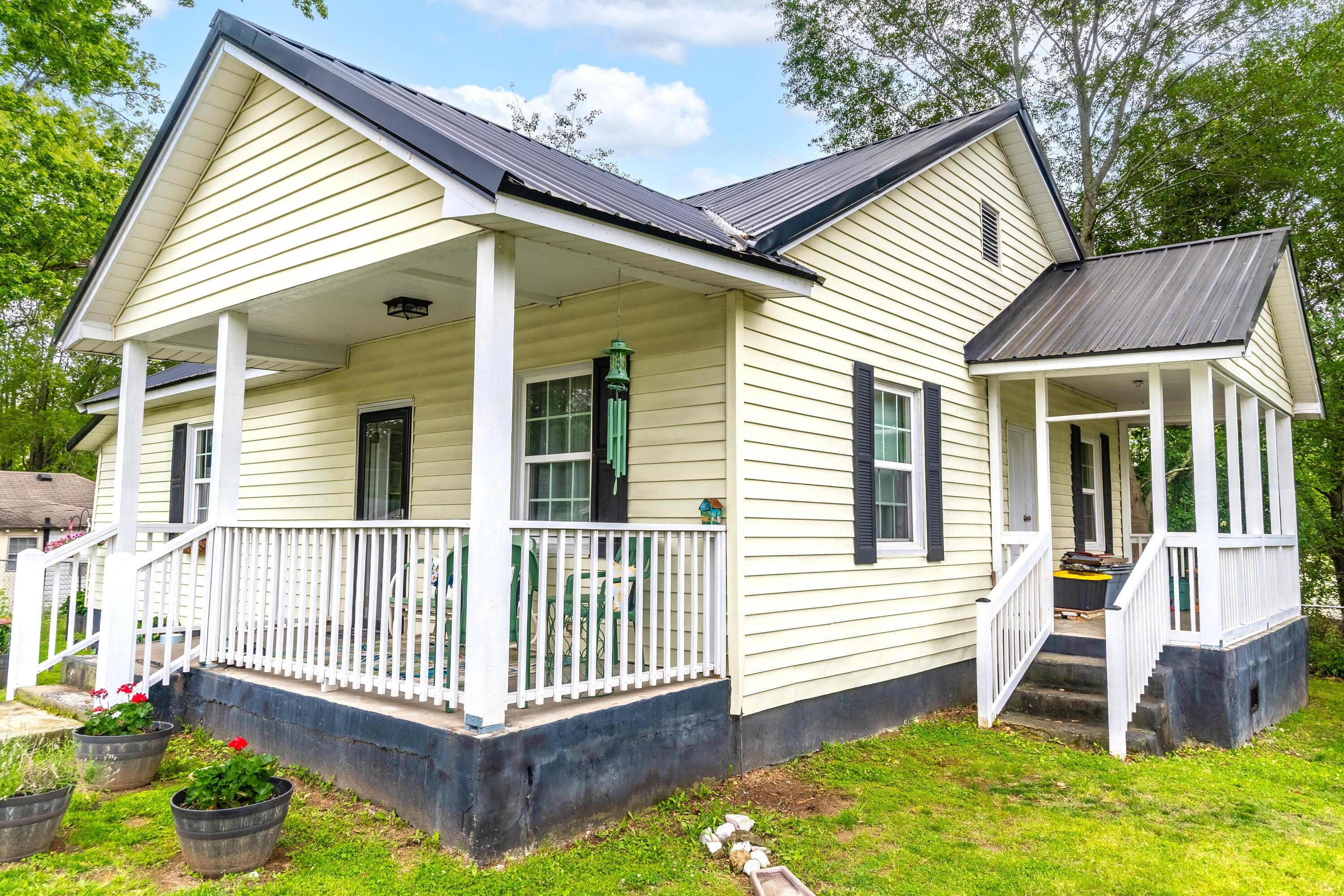 301 Cedar Street, LaFayette