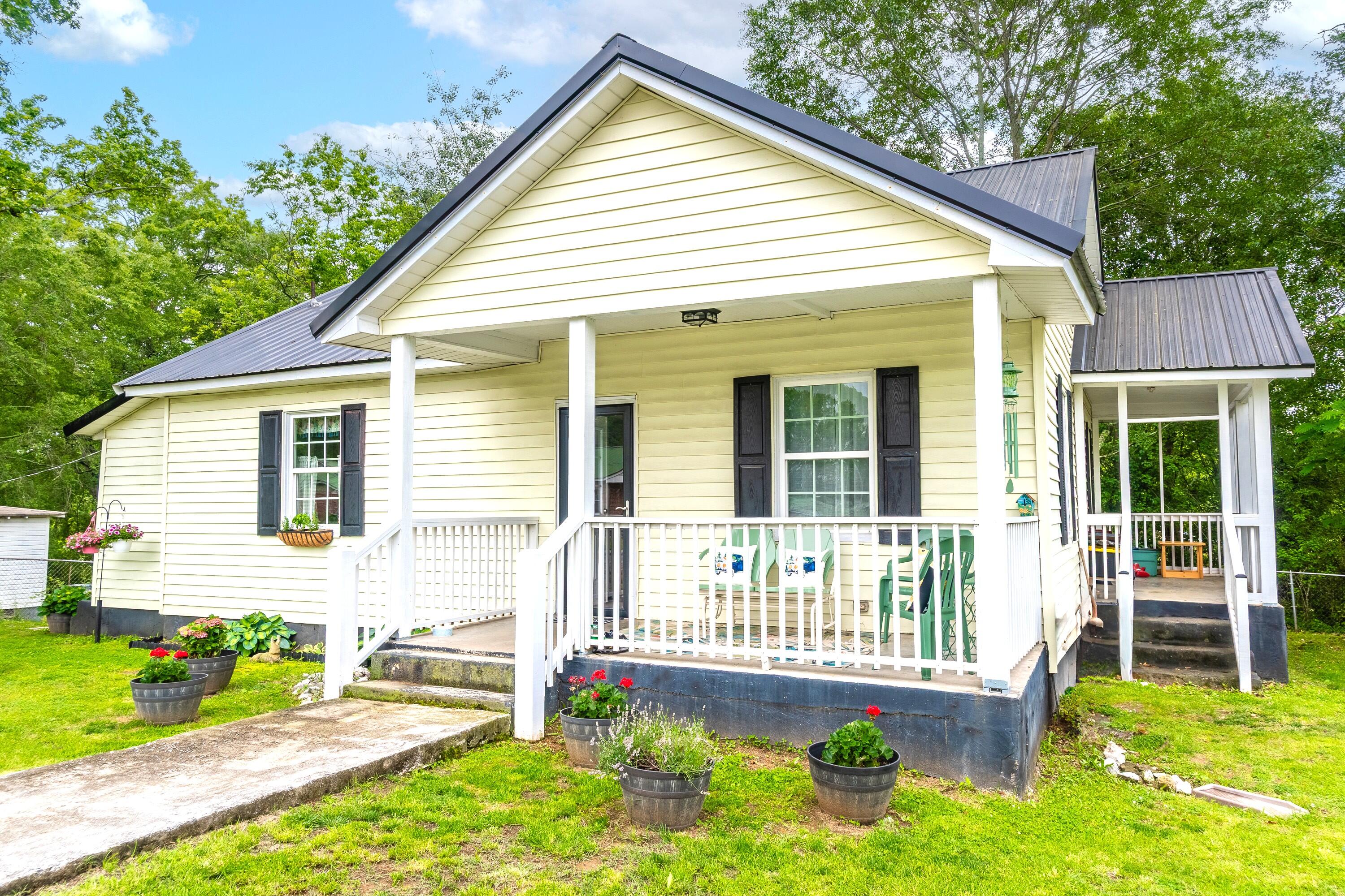 301 Cedar Street, LaFayette
