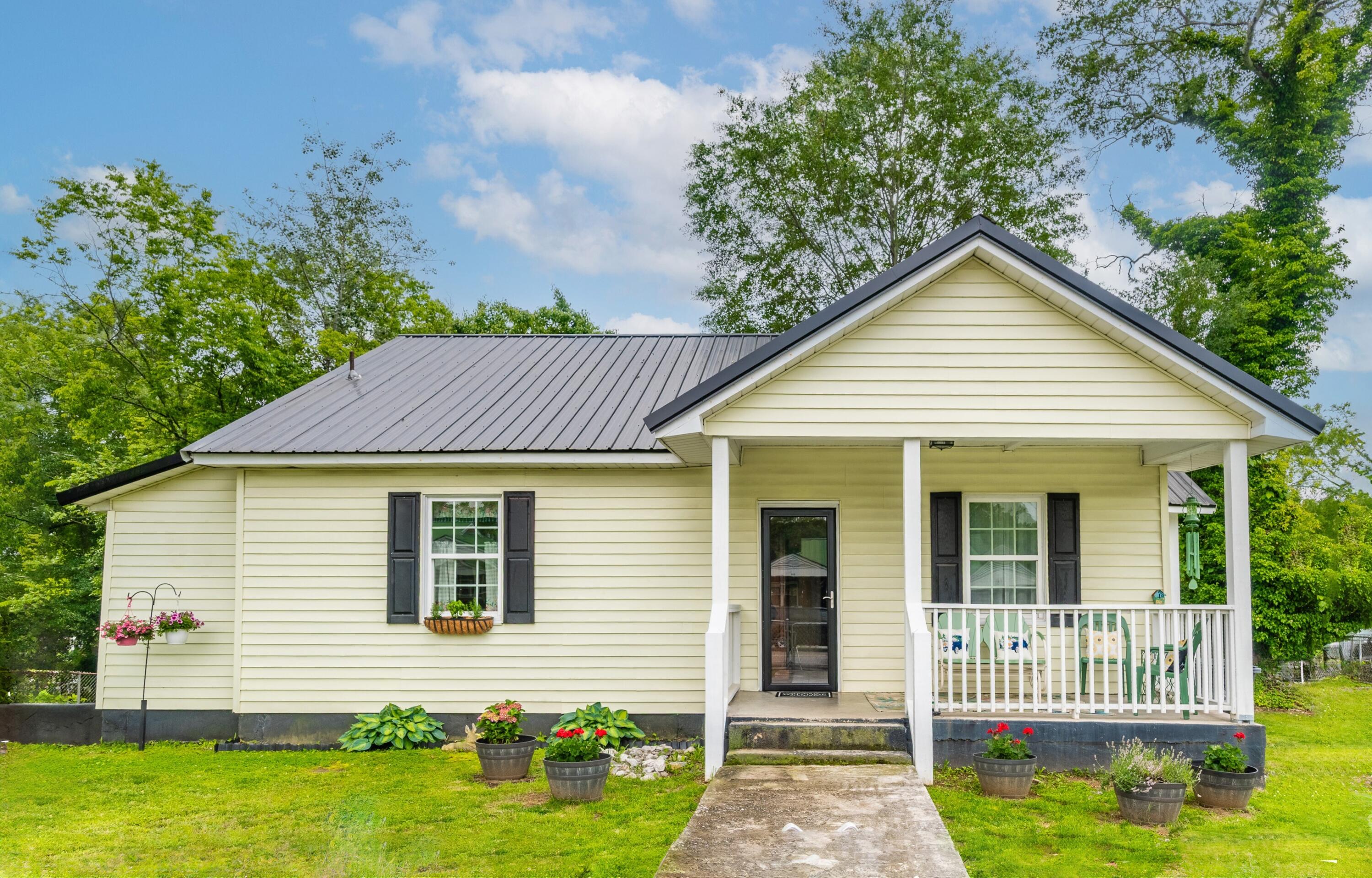 301 Cedar Street, LaFayette