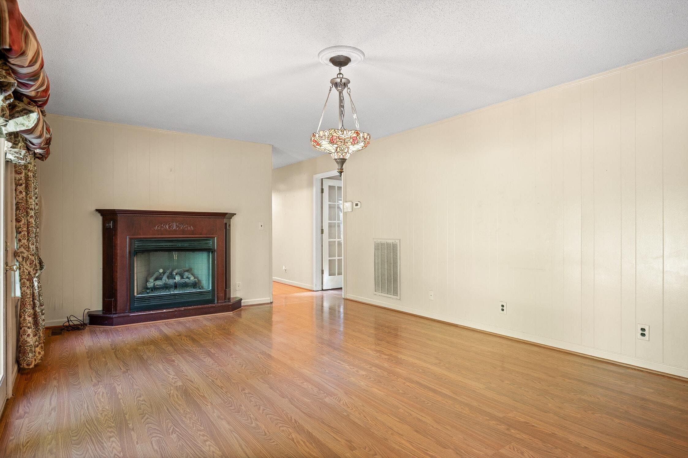 2400 Cedar Creek Drive