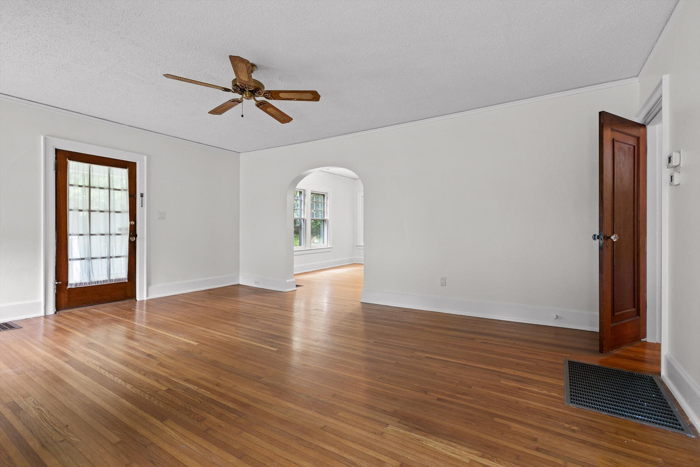 4418 Seneca Avenue