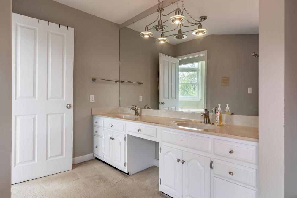 328 S Mission Ridge Drive