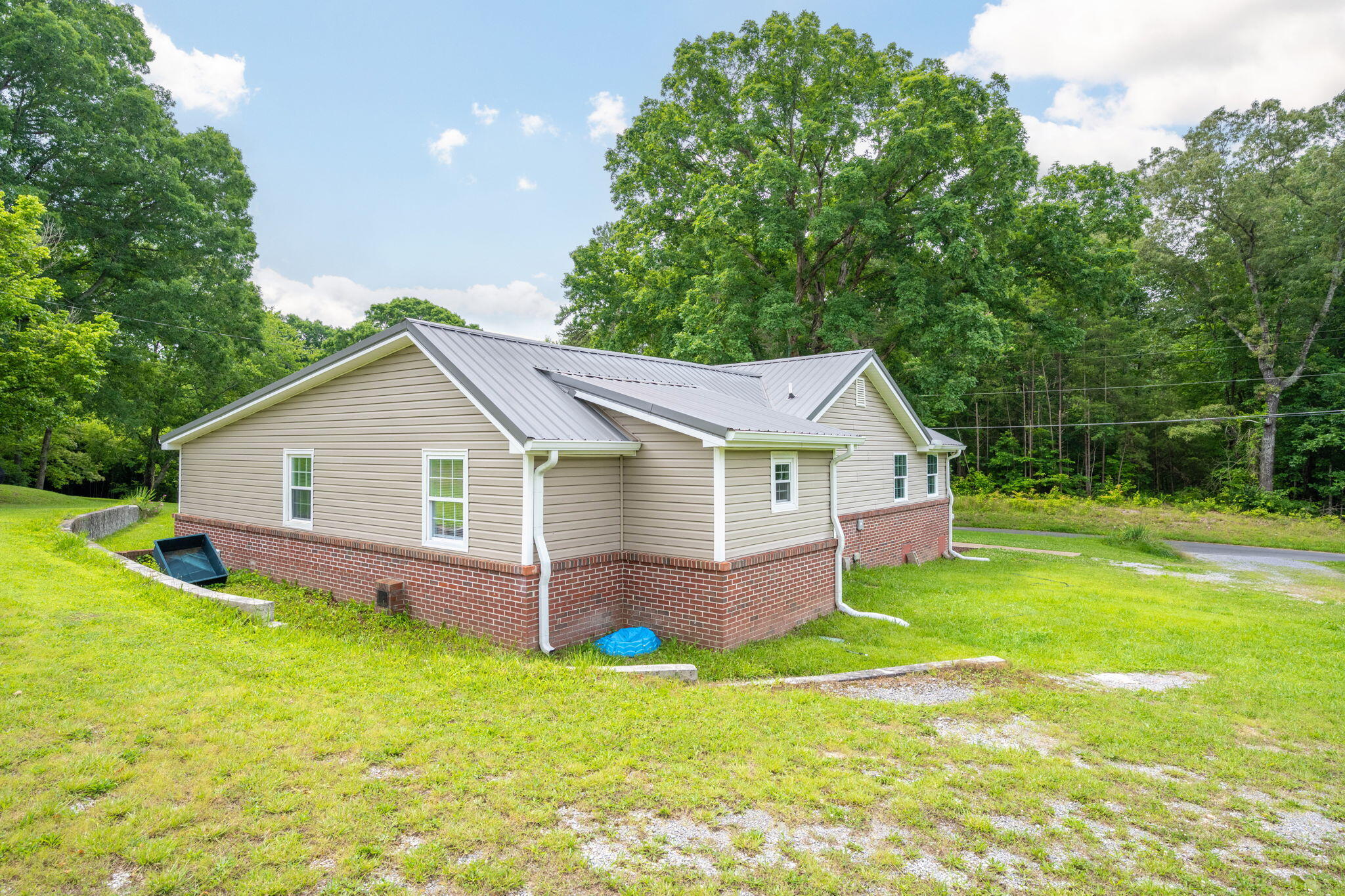 300 Bronco Road, LaFayette