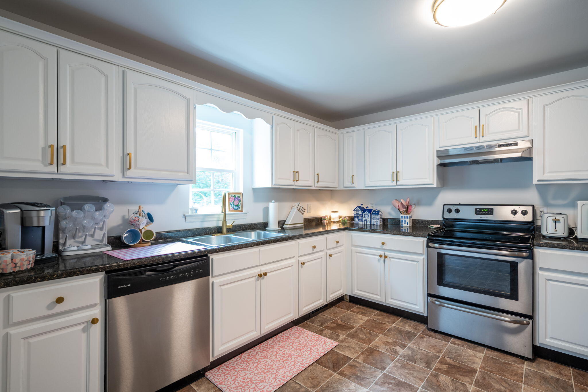 300 Bronco Road, LaFayette