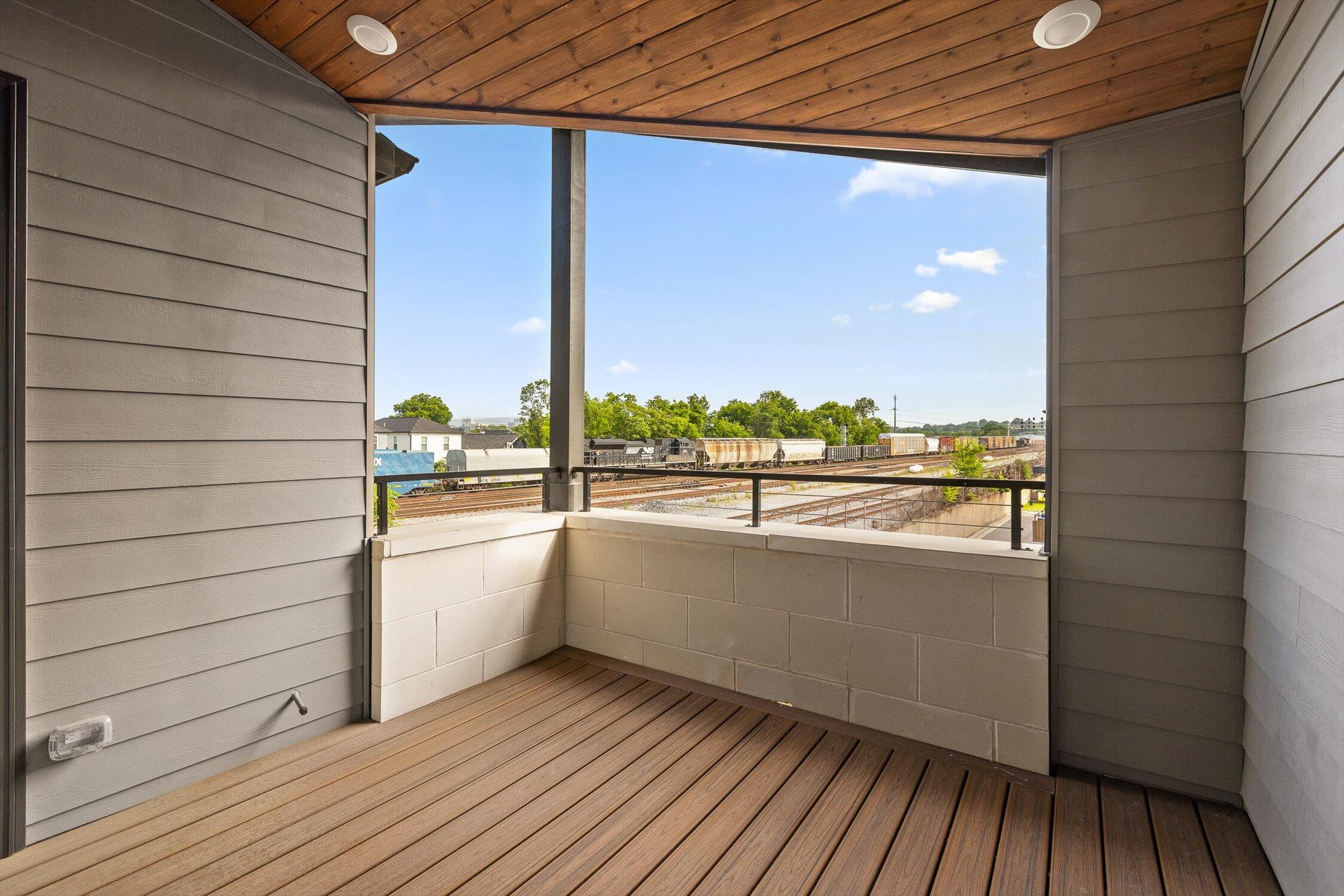 825 Burnside Place